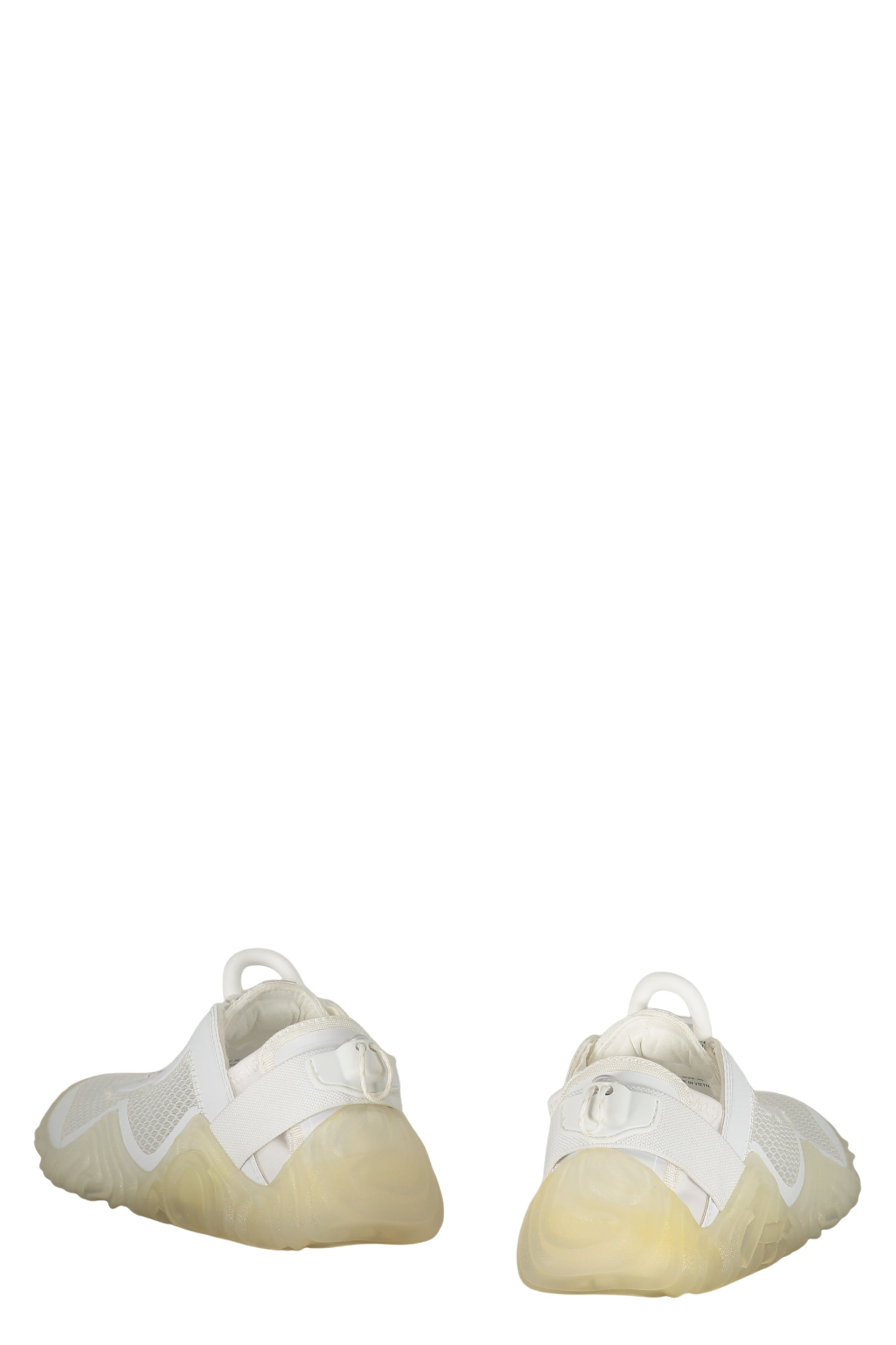 Low-top sneakers