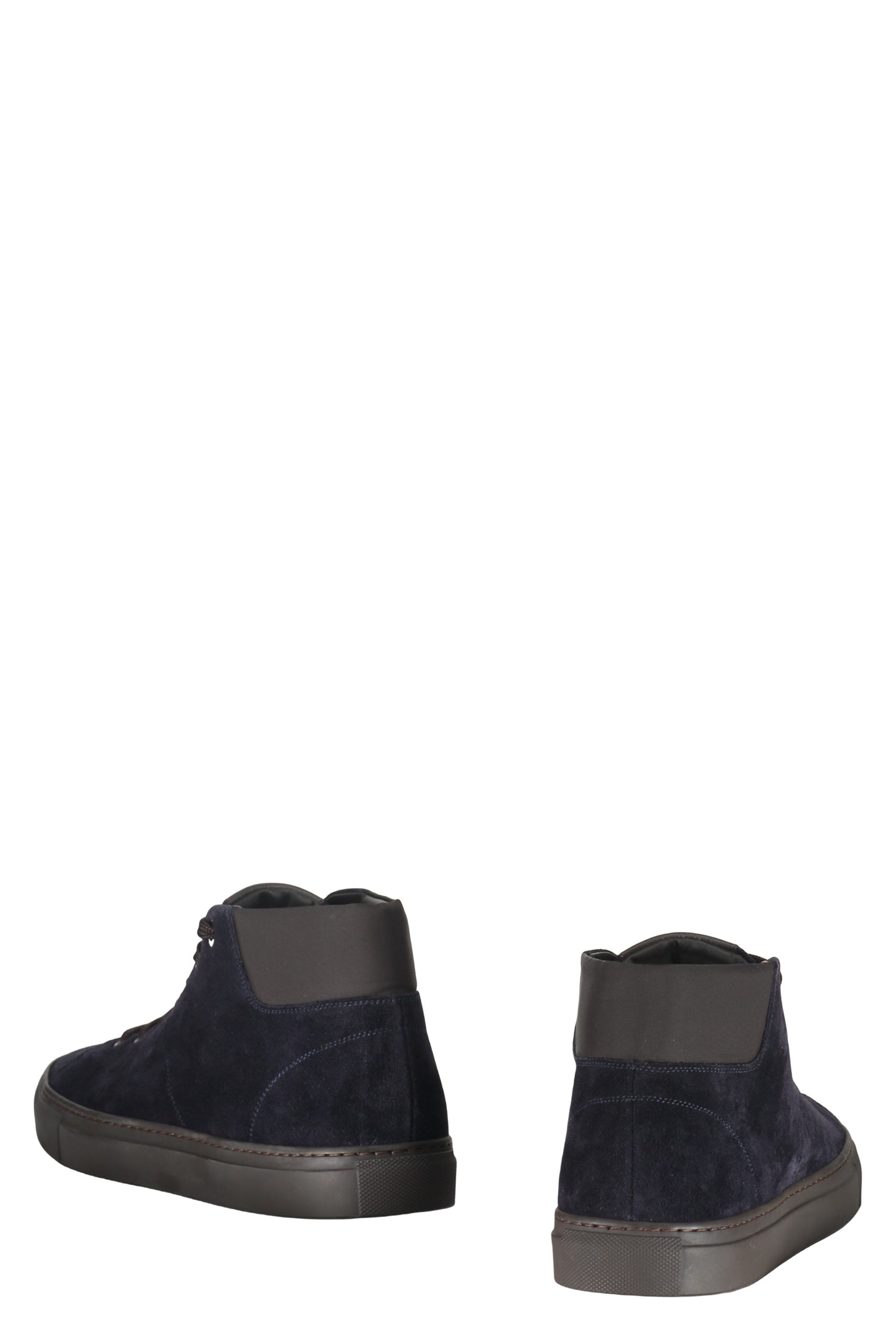 Dark leather shoes, versatile and refined