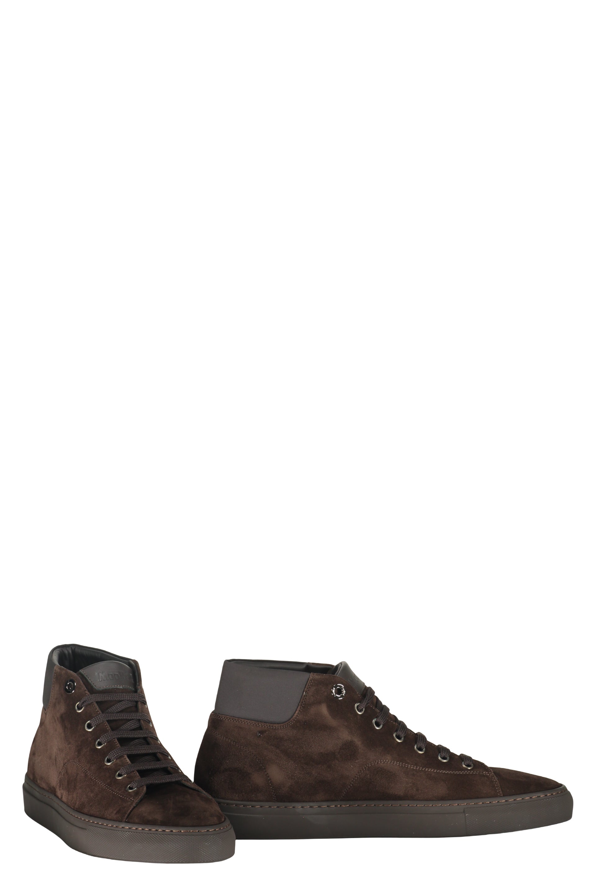 Dark leather shoes, versatile and refined