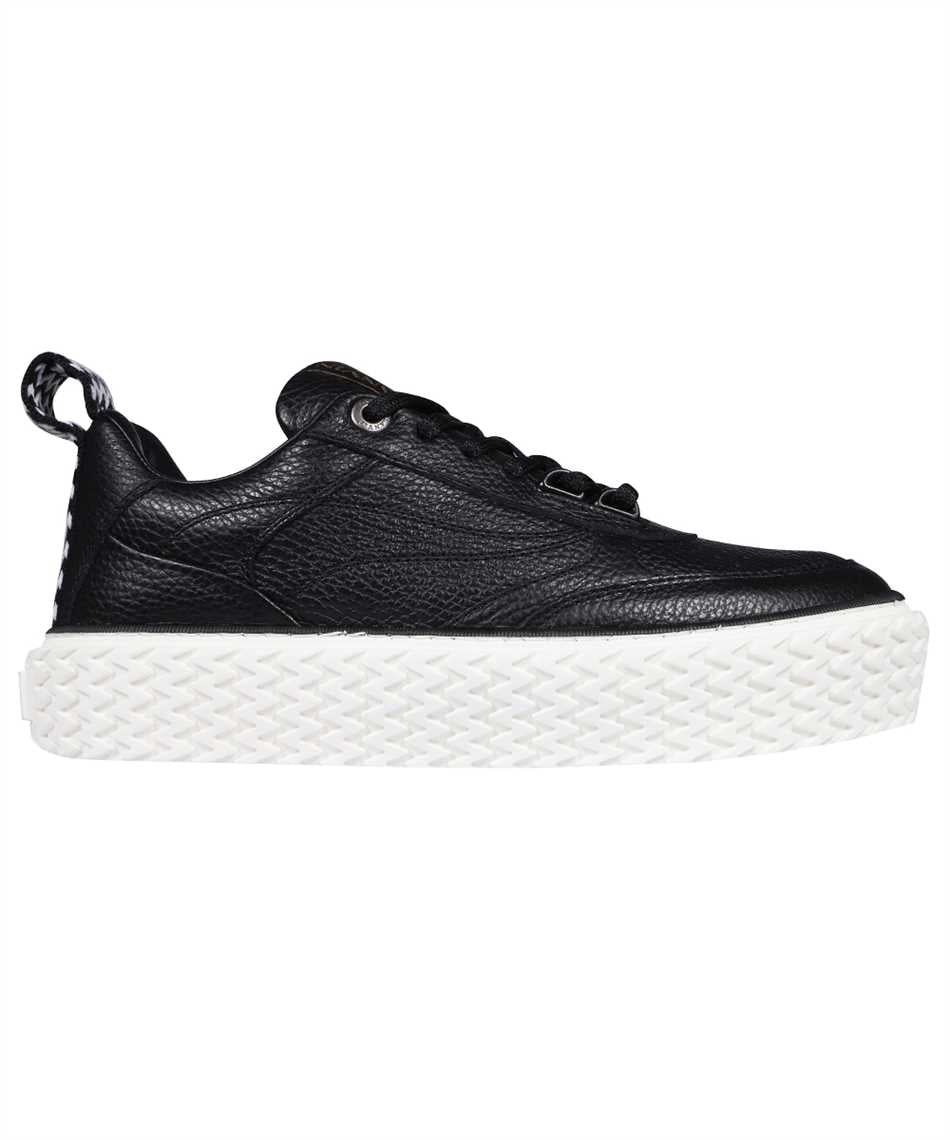 Low-top sneakers