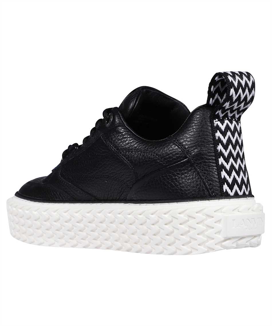 Low-top sneakers