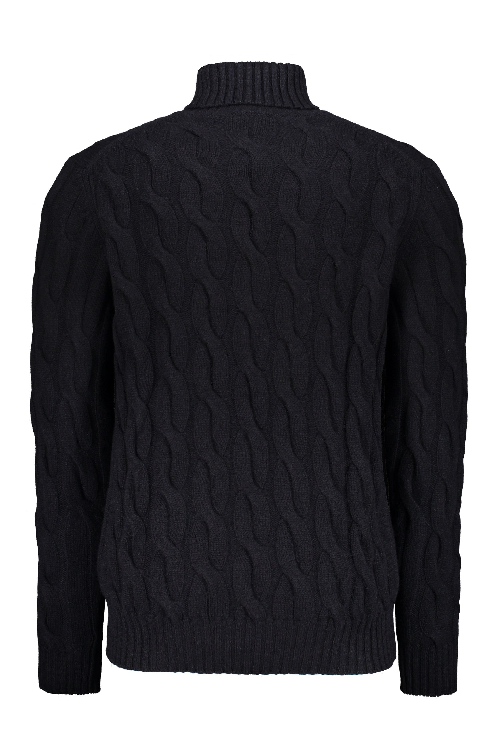 Sweater with a turtleneck made in braid