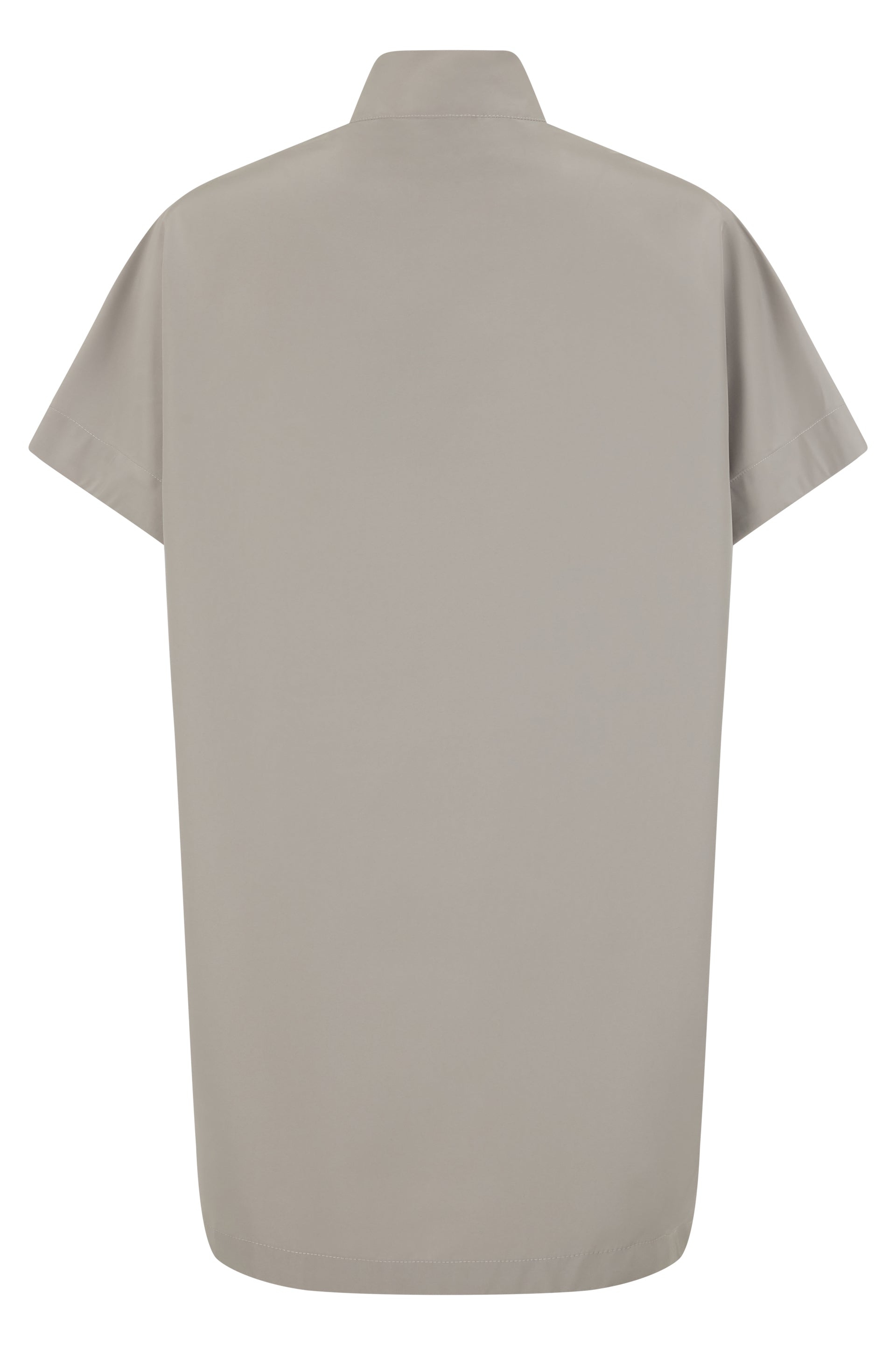 Modern and minimalist short-sleeved trench of high quality.