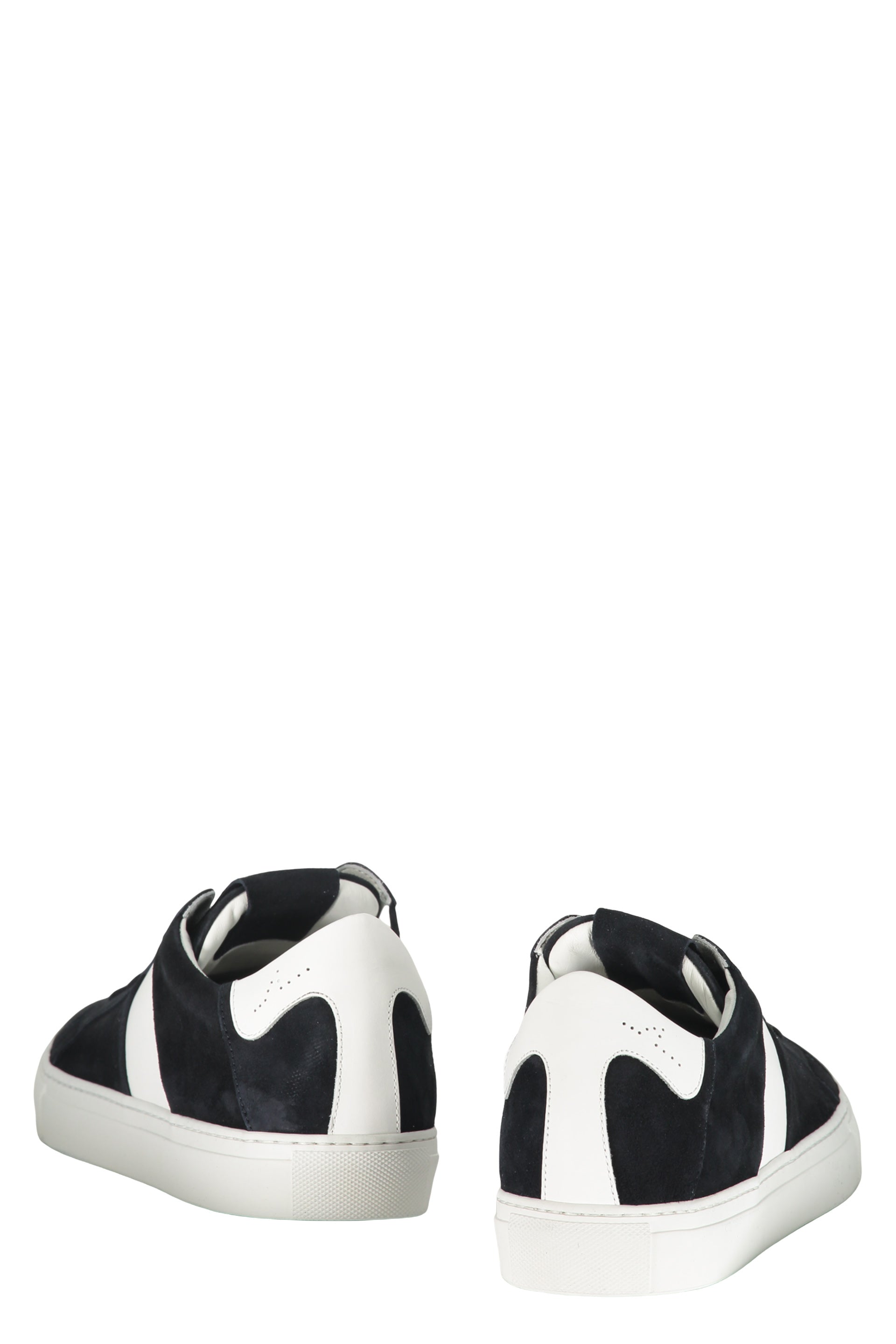 Modern and minimalist sneakers, guaranteed comfort.