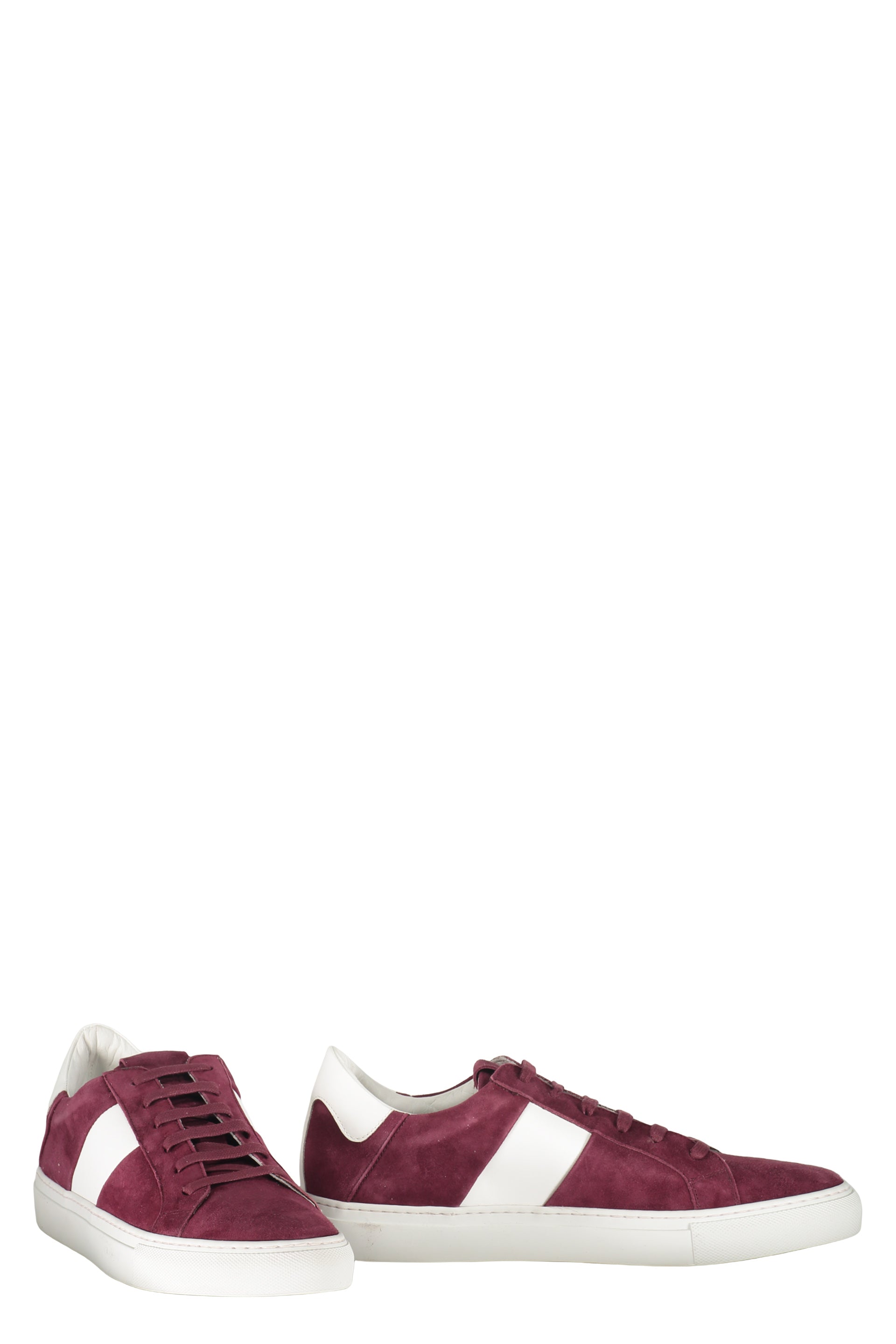 Light bordeaux sports shoe