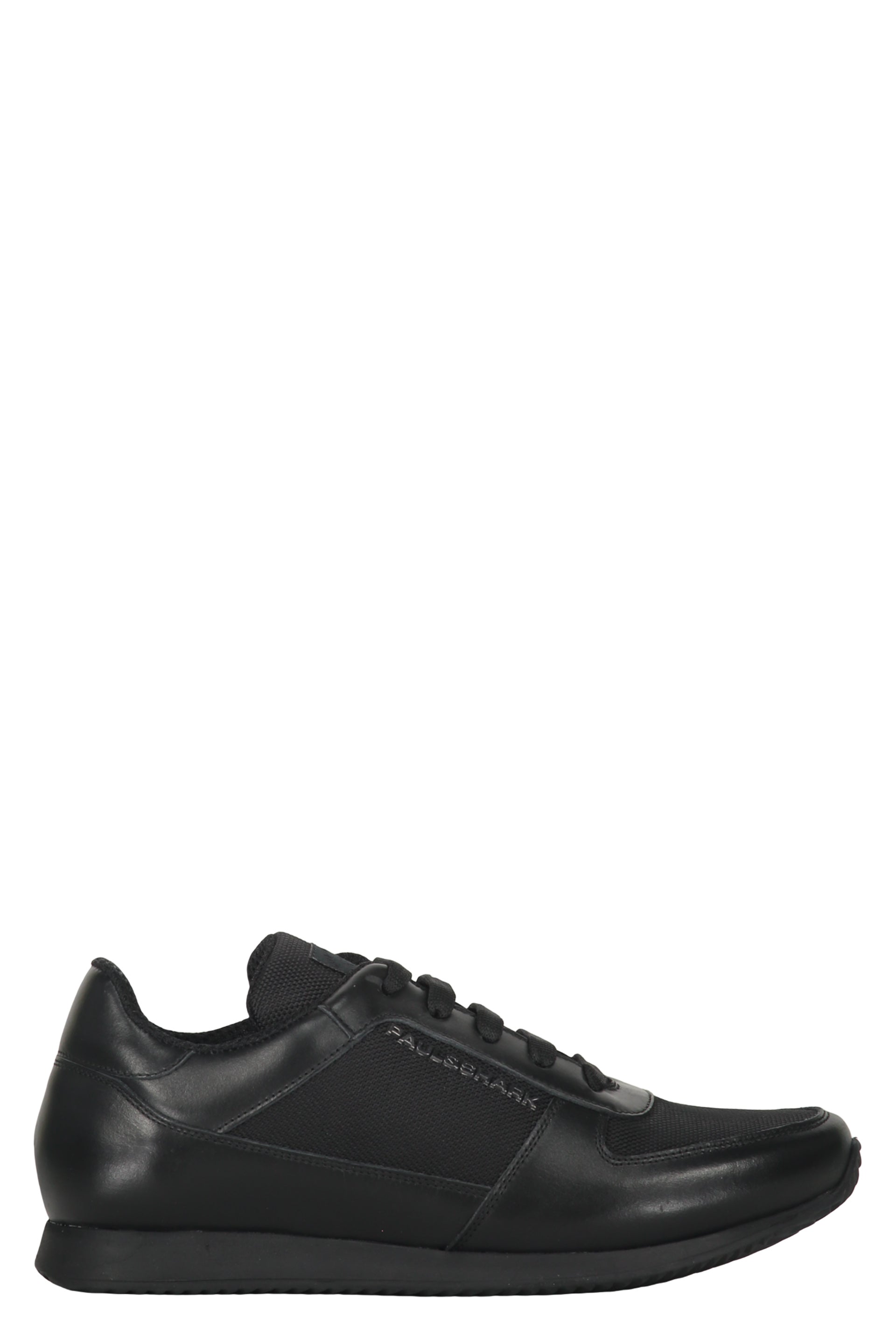 Elegant and lightweight black sneakers for any occasion