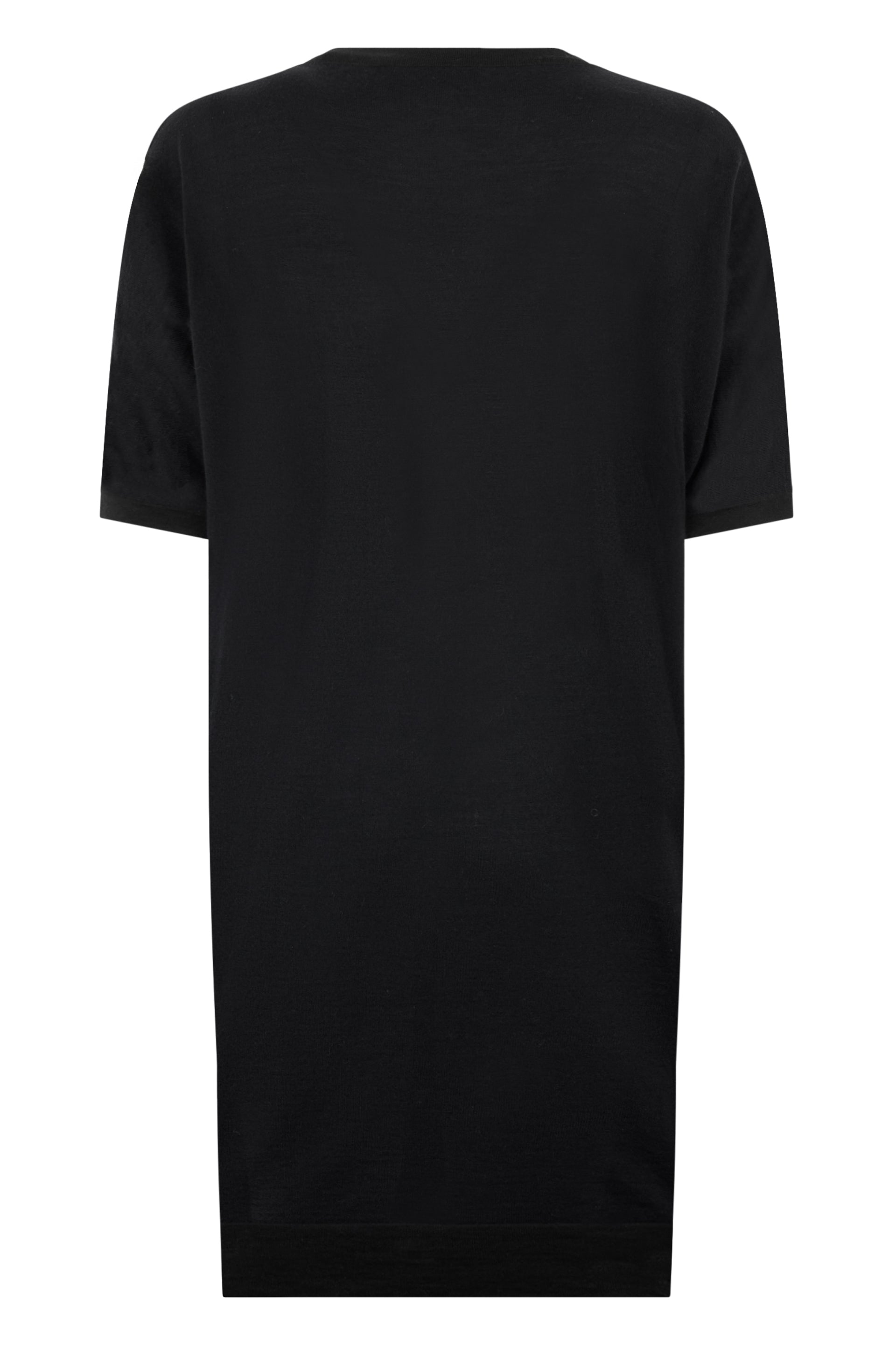 T-shirt style dress in dark blue color, casual and versatile.