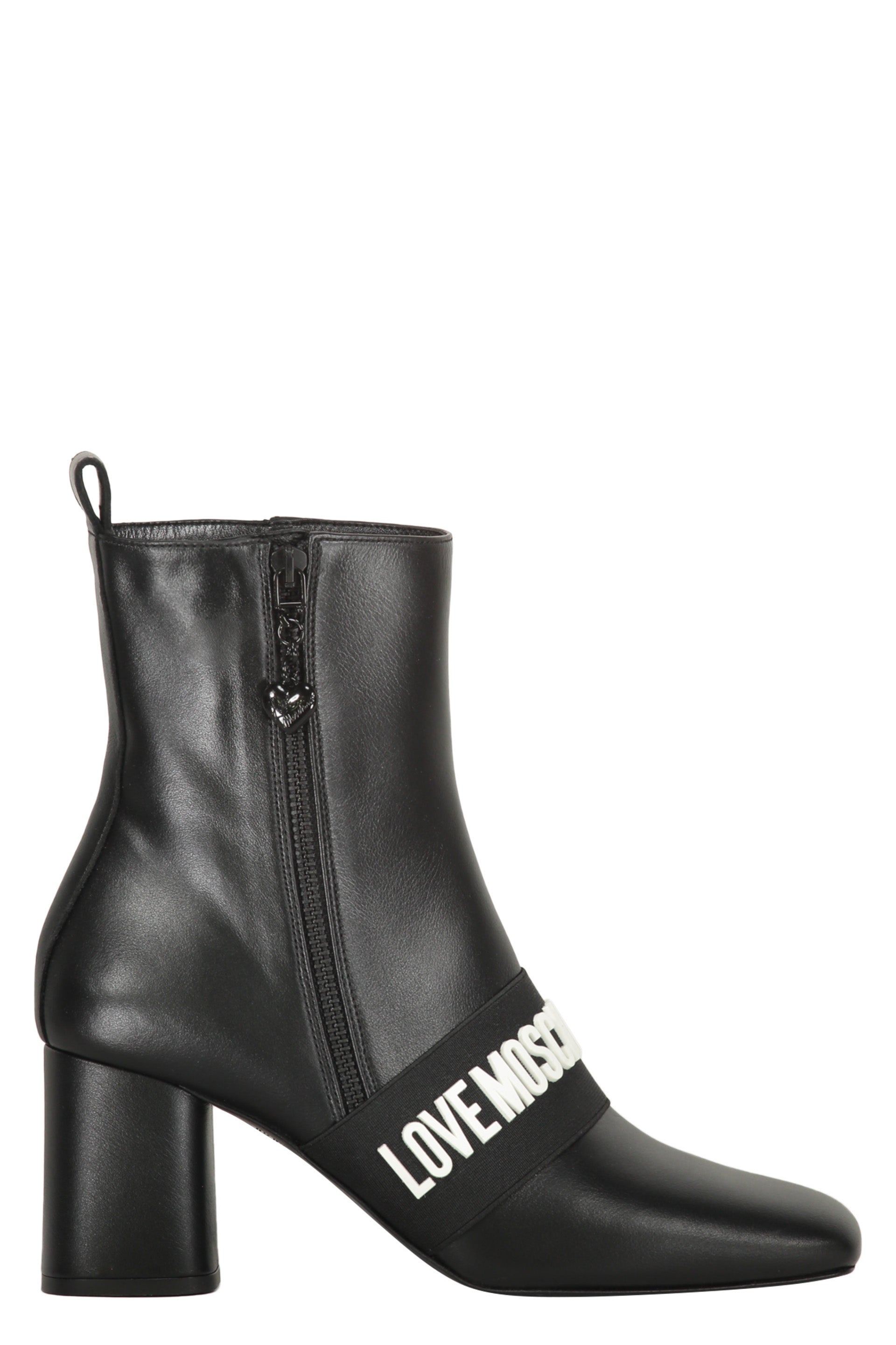 Boots with logo