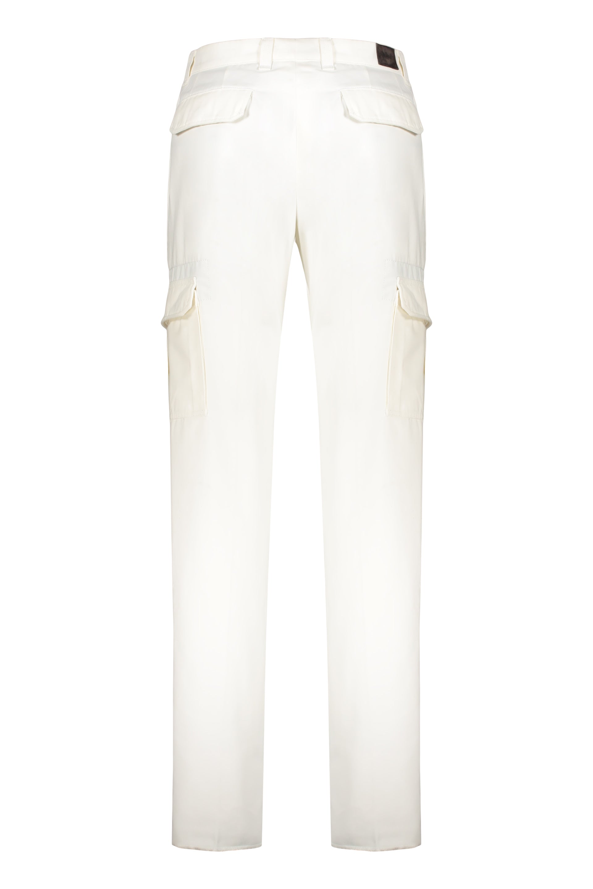 Elegant and versatile white trousers in lightweight fabric