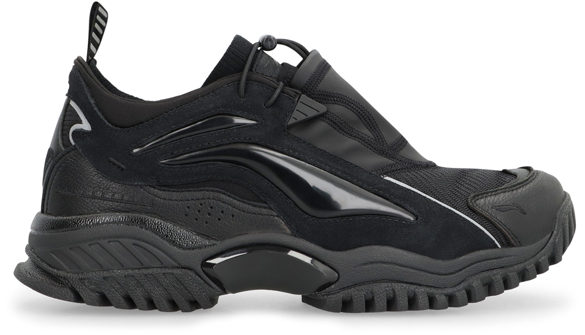 Low-top sneakers