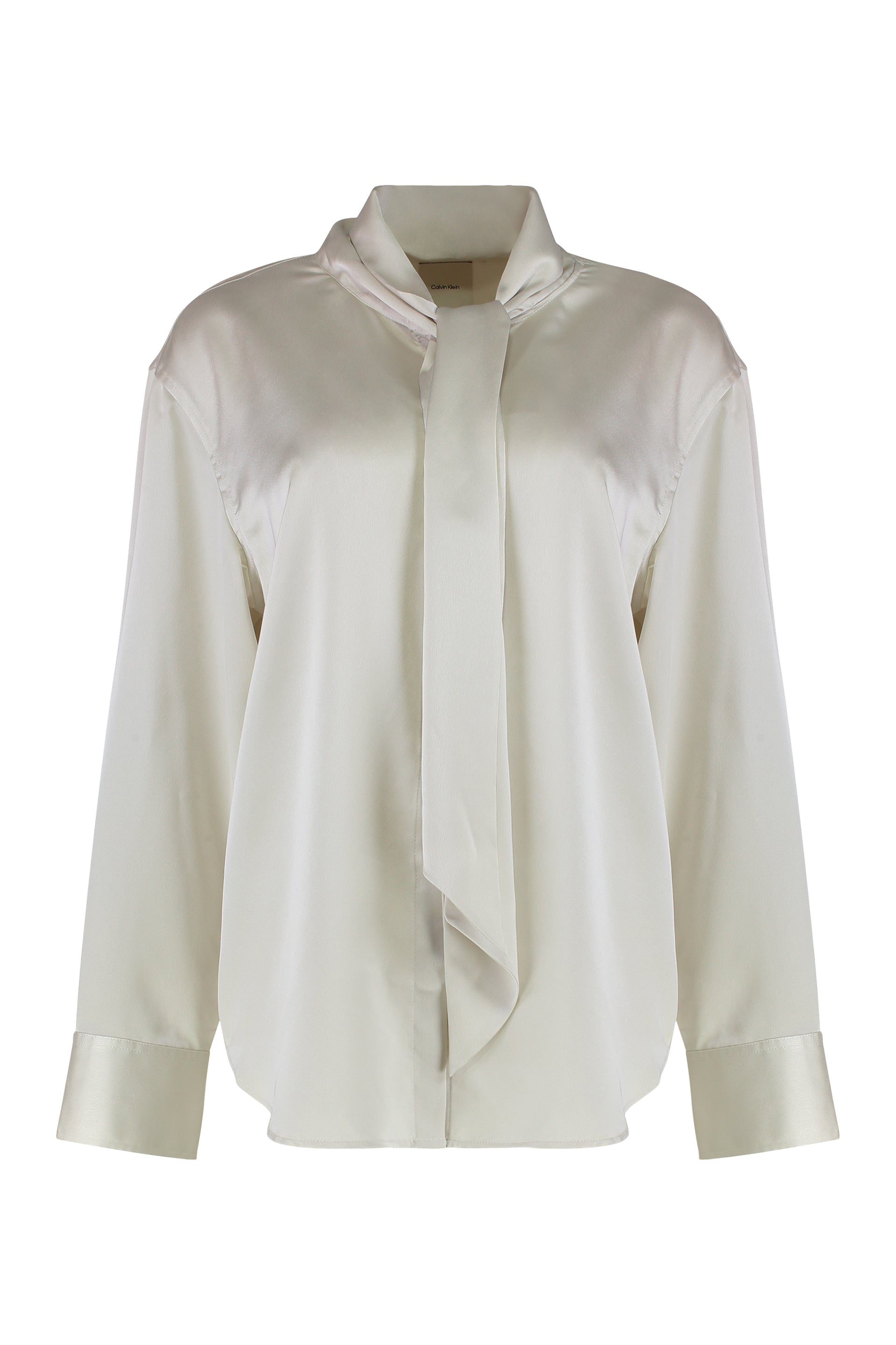 Il testo "Blusa in raso tecnico" in inglese è "Blouse in technical satin".