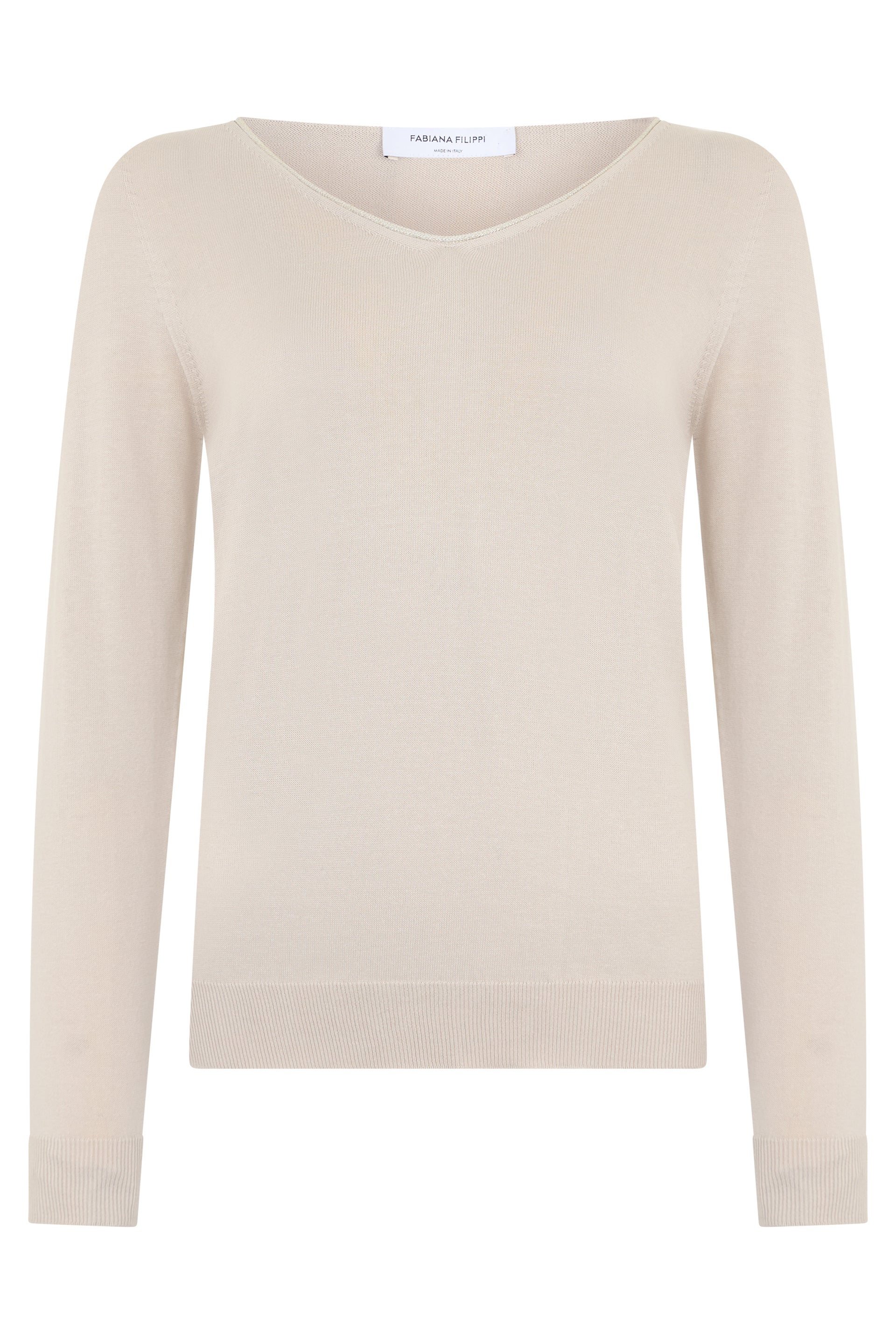 Sand-colored sweater with long sleeves, versatile and comfortable.