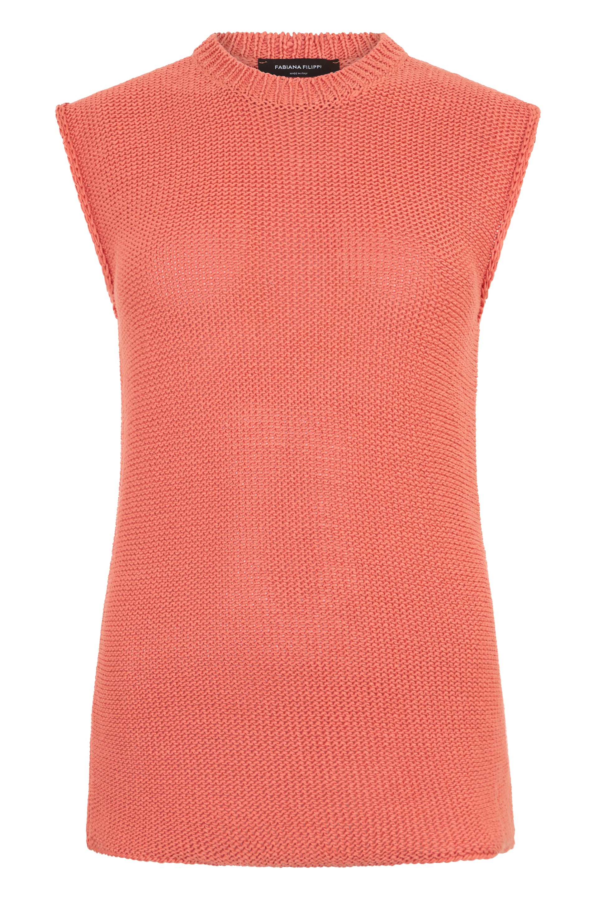 Sleeveless sweater in salmon color, soft and versatile.