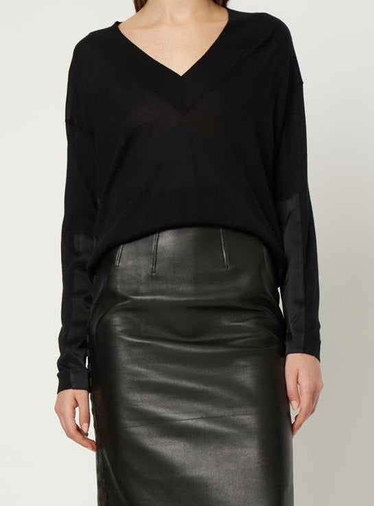 Elegant long-sleeve shirt with V-neck