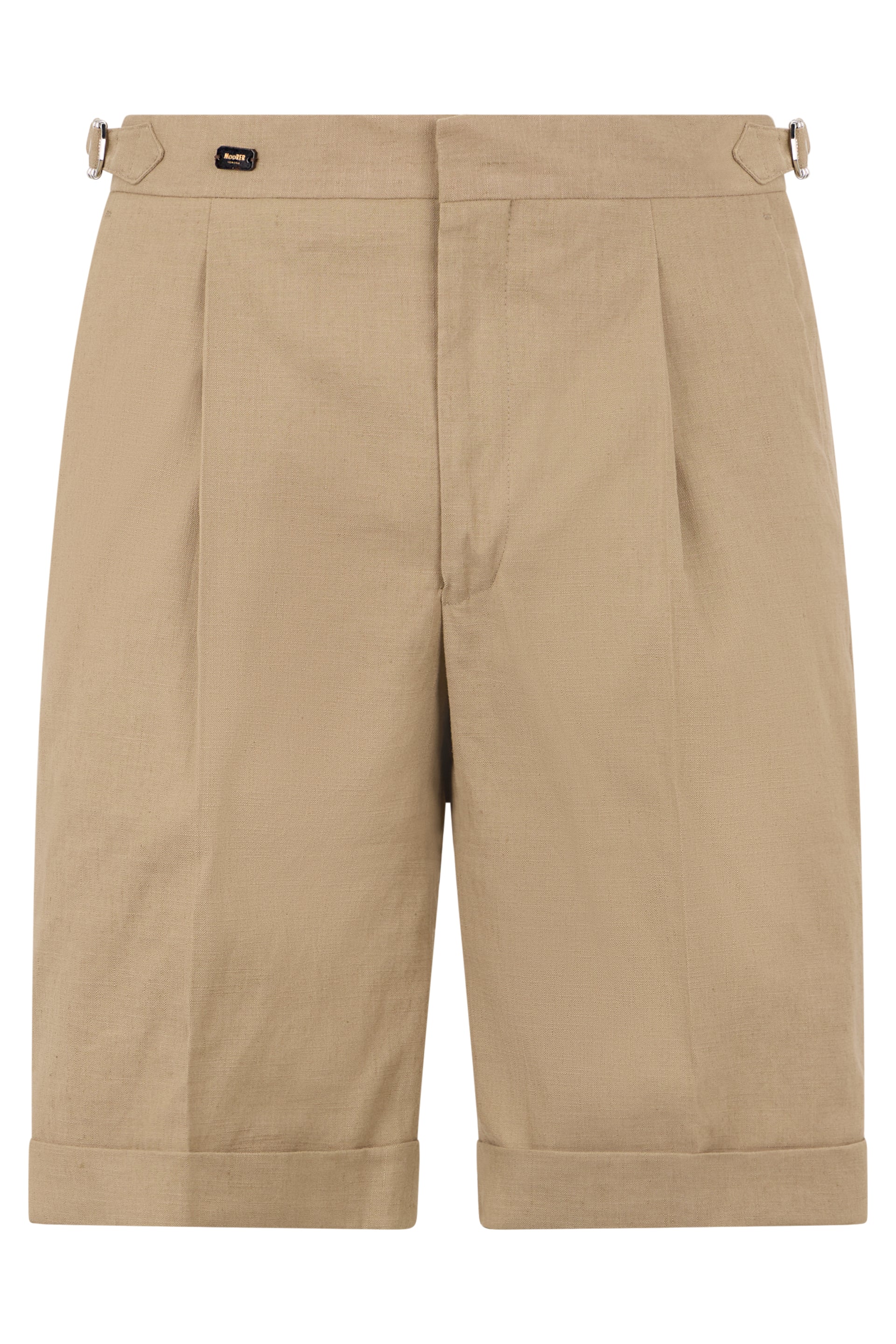 Beige bermuda with a classic and versatile design.