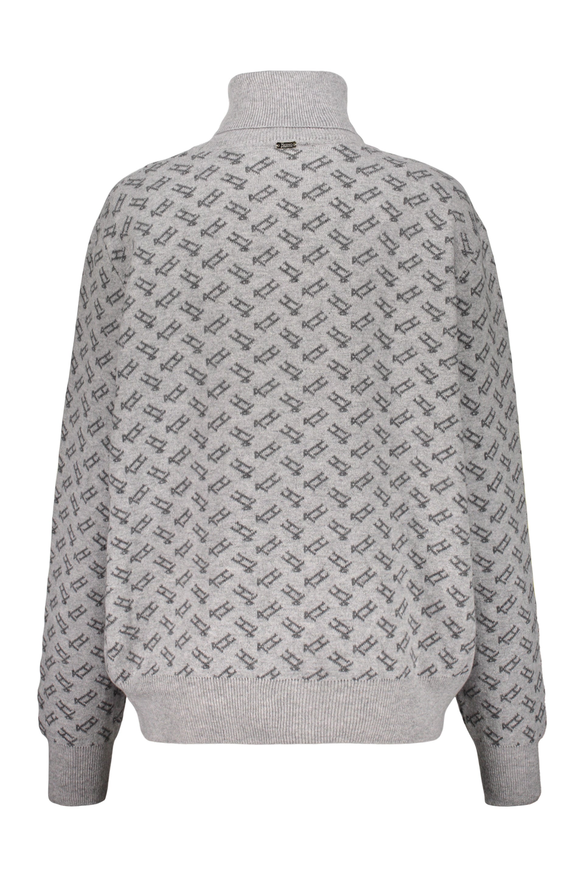 Elegant gray pullover