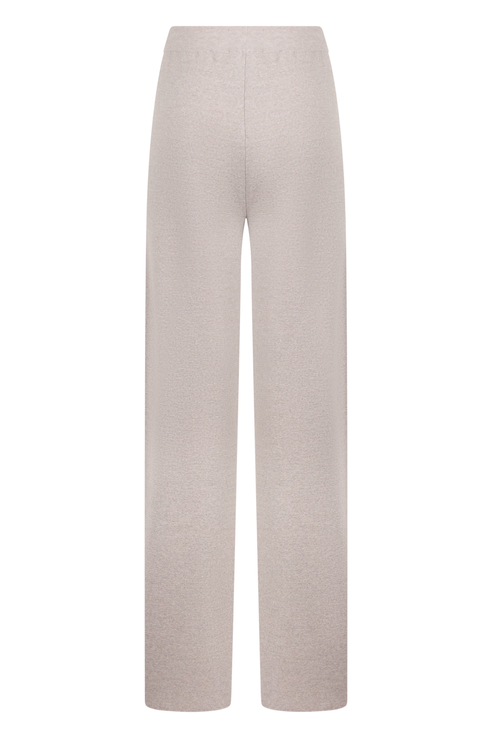 Sand-colored pants, elegant and comfortable.