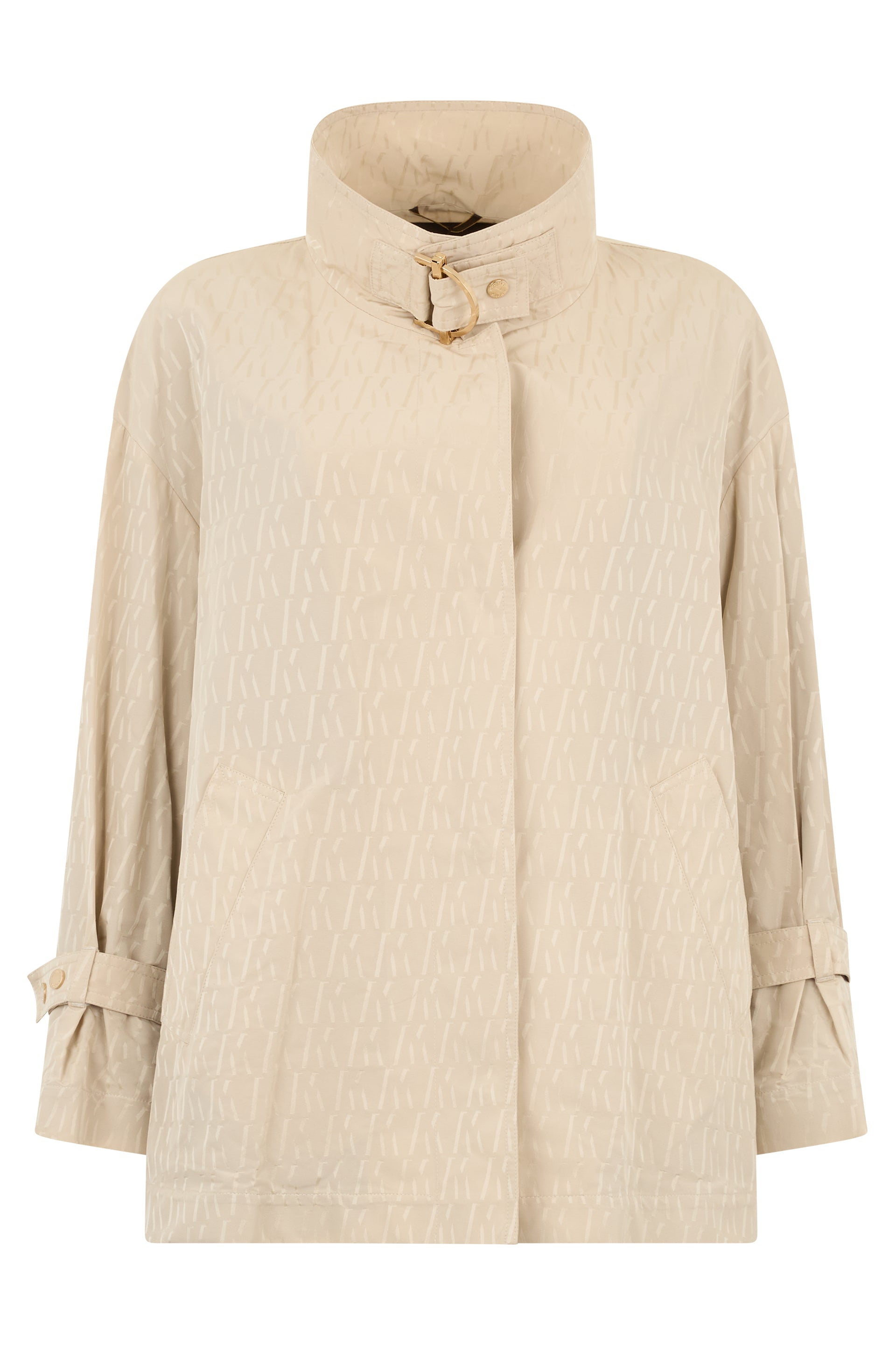 Elegant beige jacket for chic autumn look