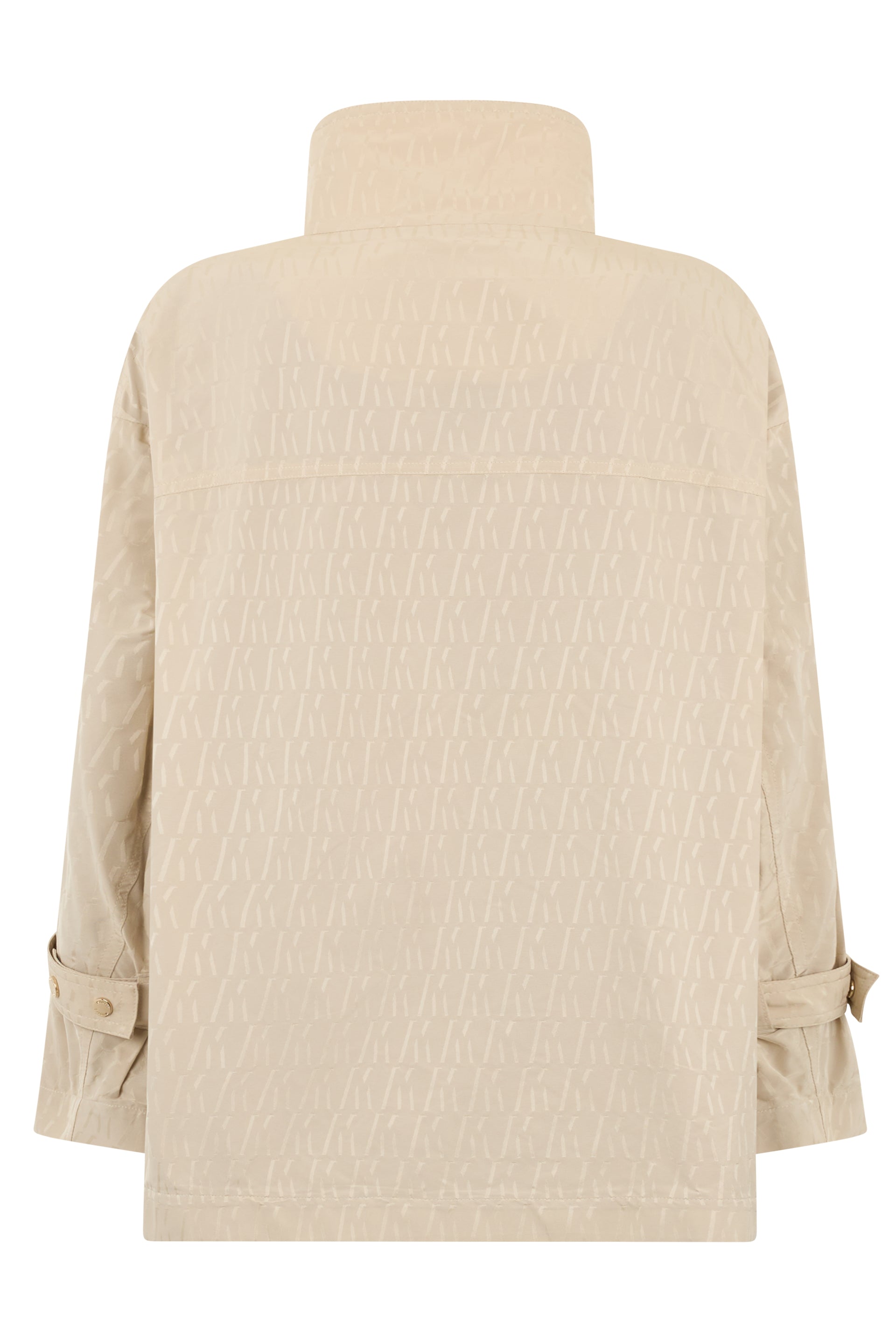 Elegant beige jacket for chic autumn look