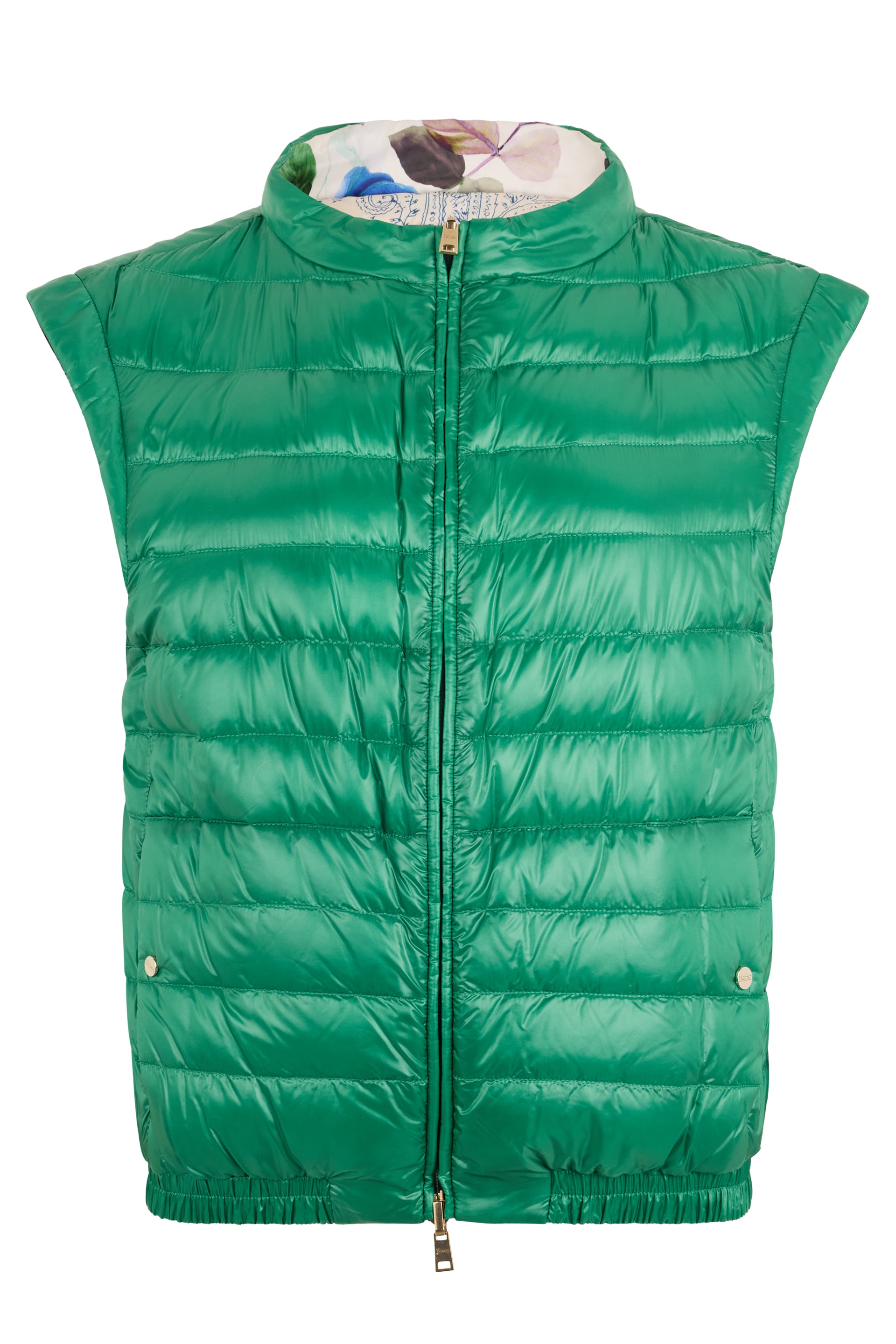 Green quilted gilet for outdoor comfort