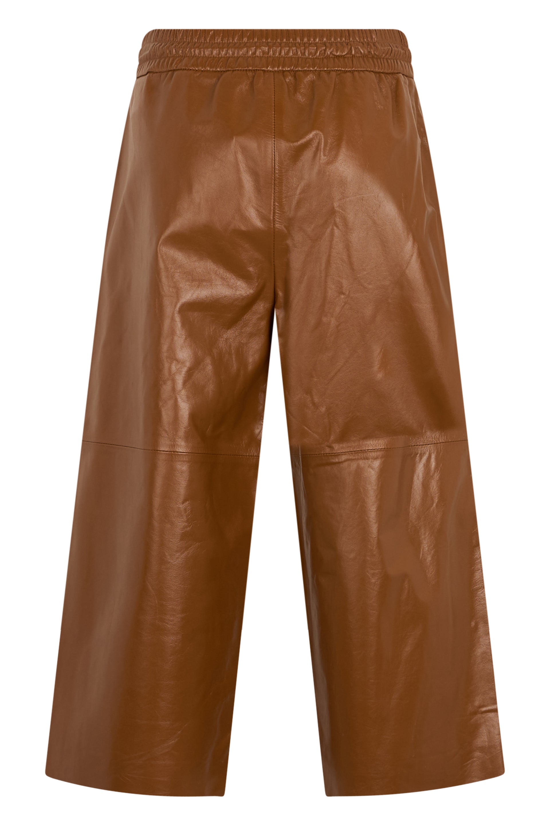 Pants in synthetic leather camel color with a loose fit.