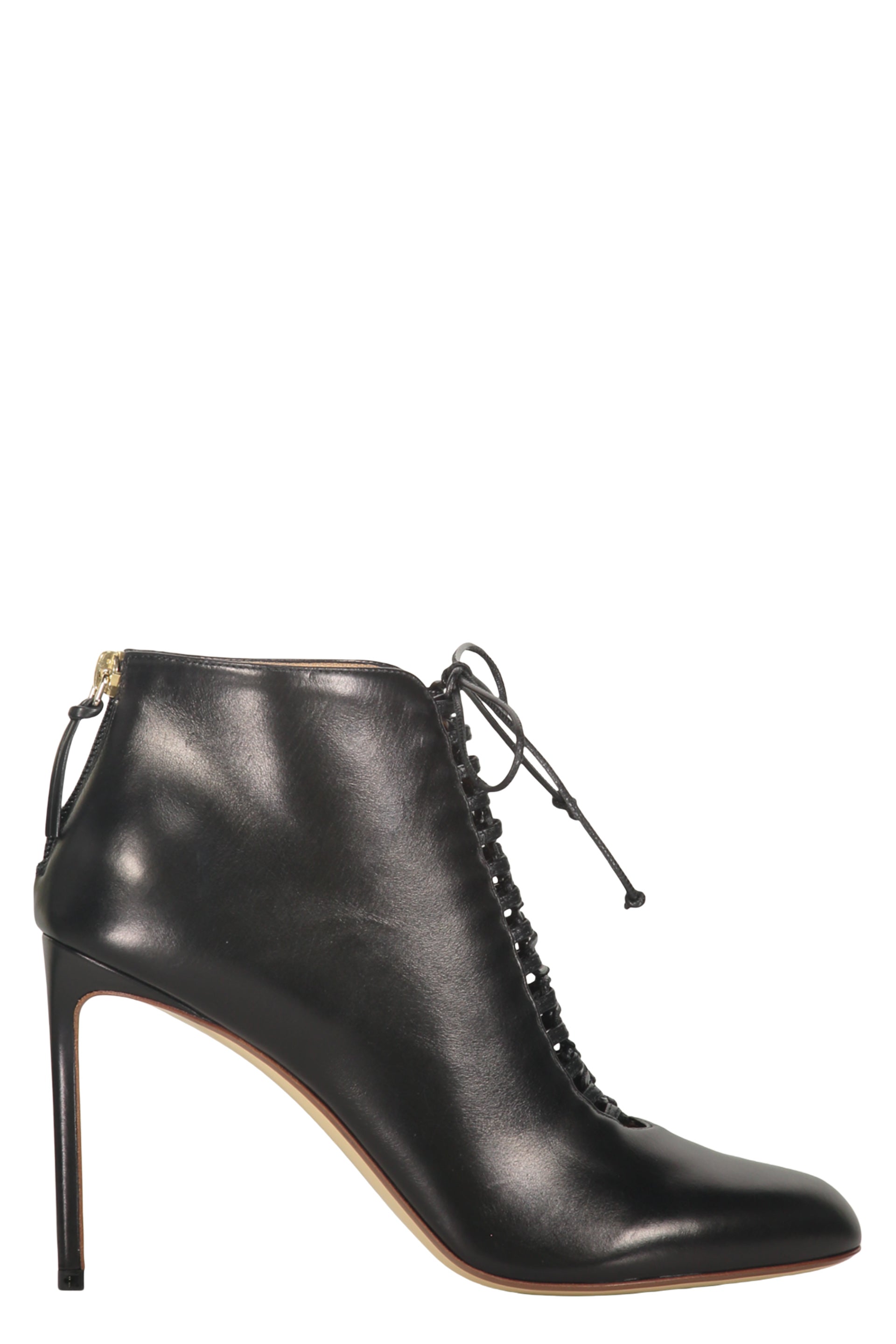 Elegant ankle boots in black leather