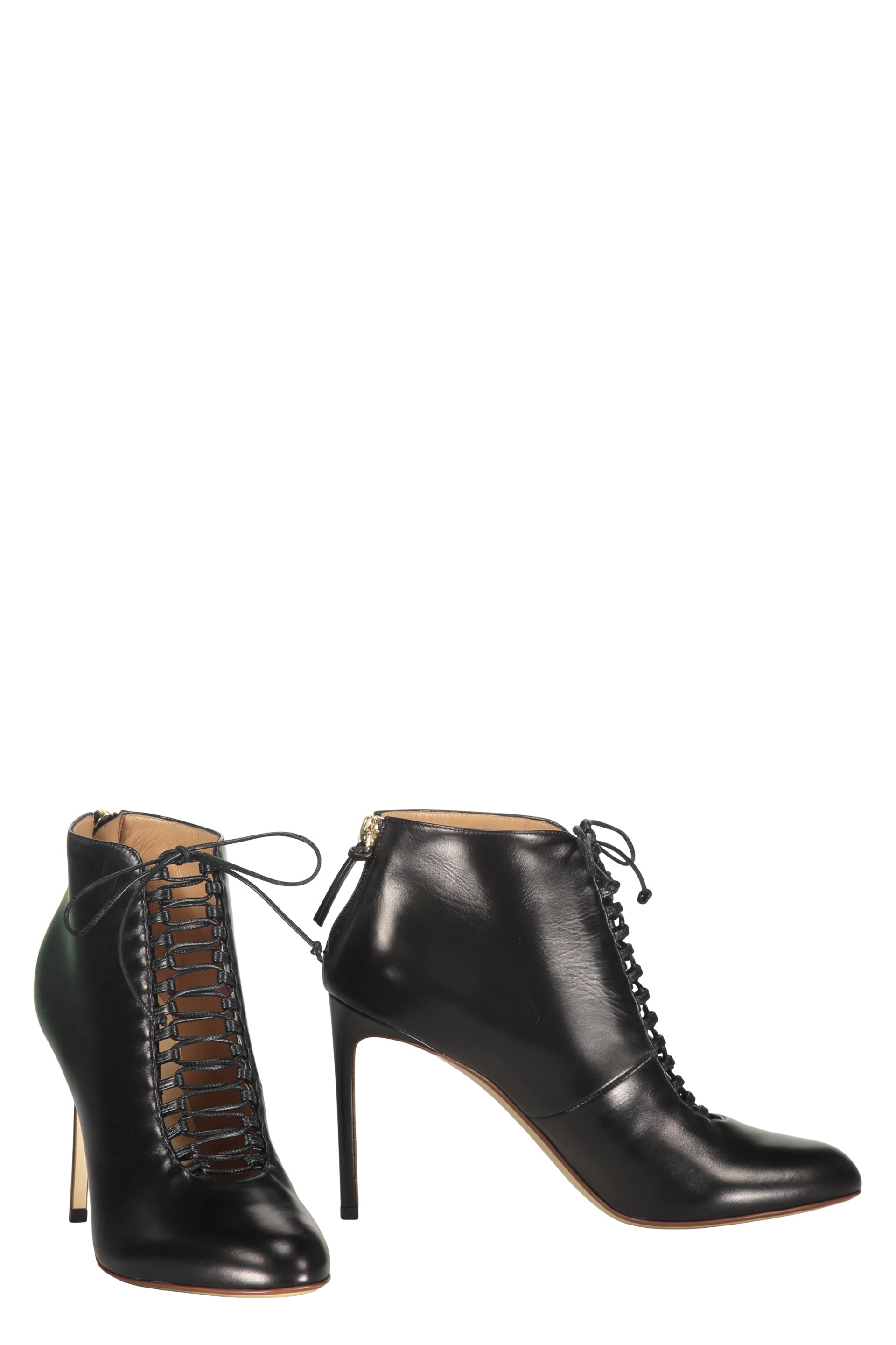 Elegant ankle boots in black leather