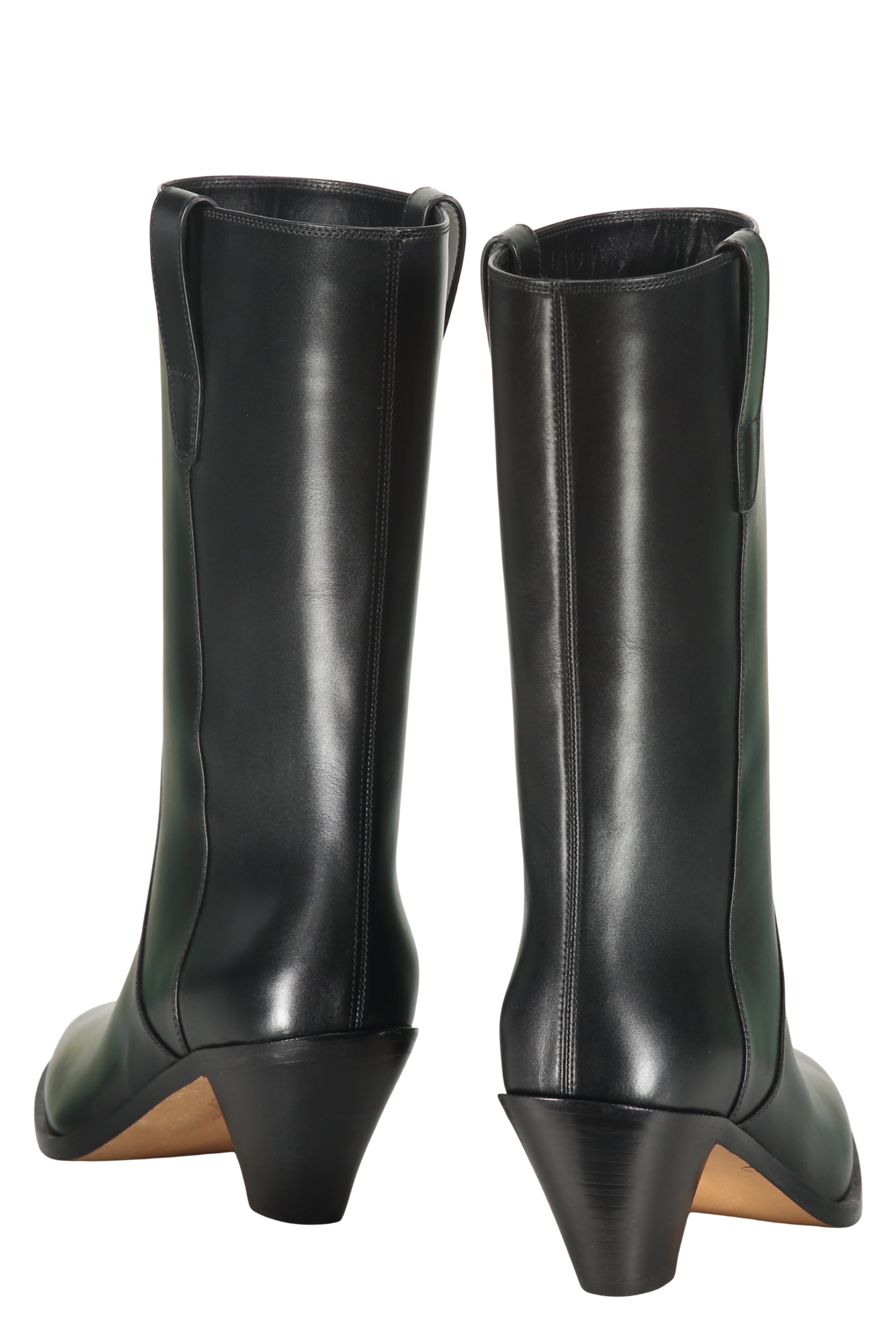Elegant black leather boots
