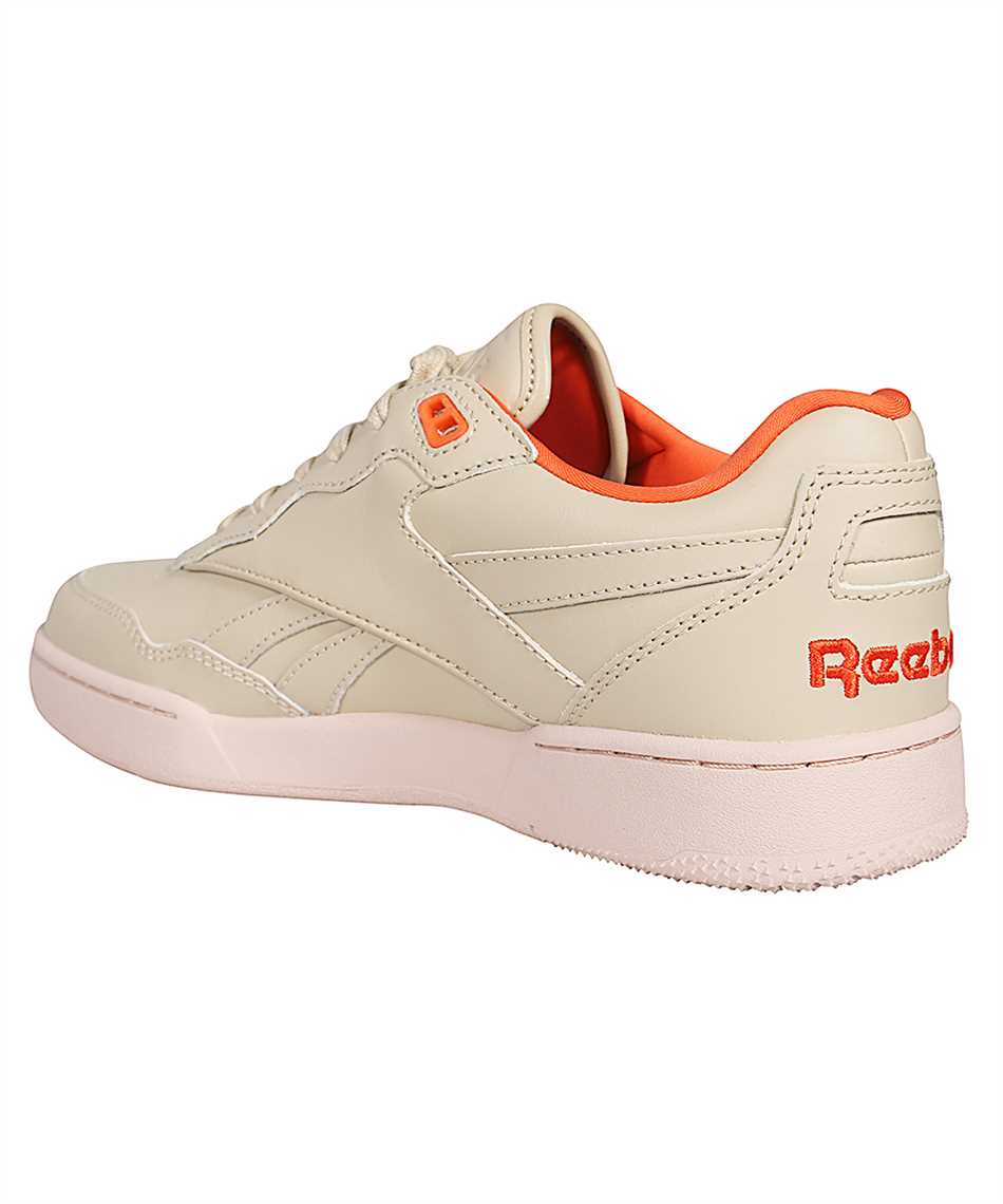 Low-top sneakers