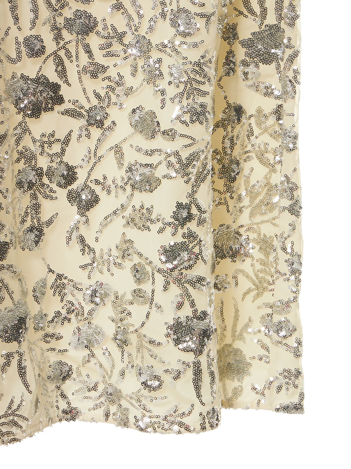 Elegant long dress with puffed sleeves