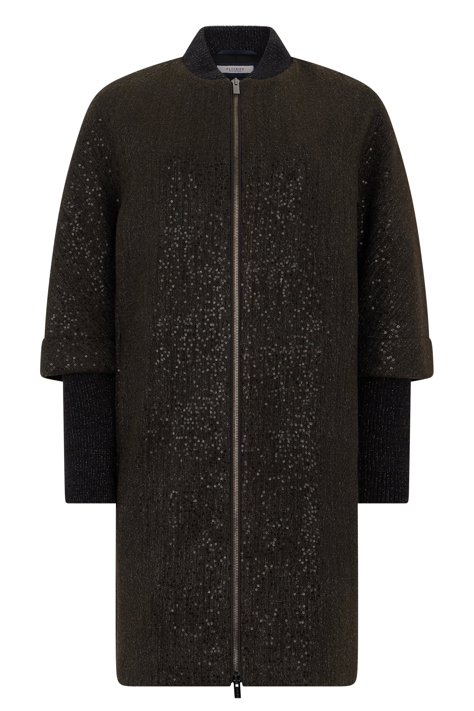 Lightweight long coat with a zip in an elegant and refined design.