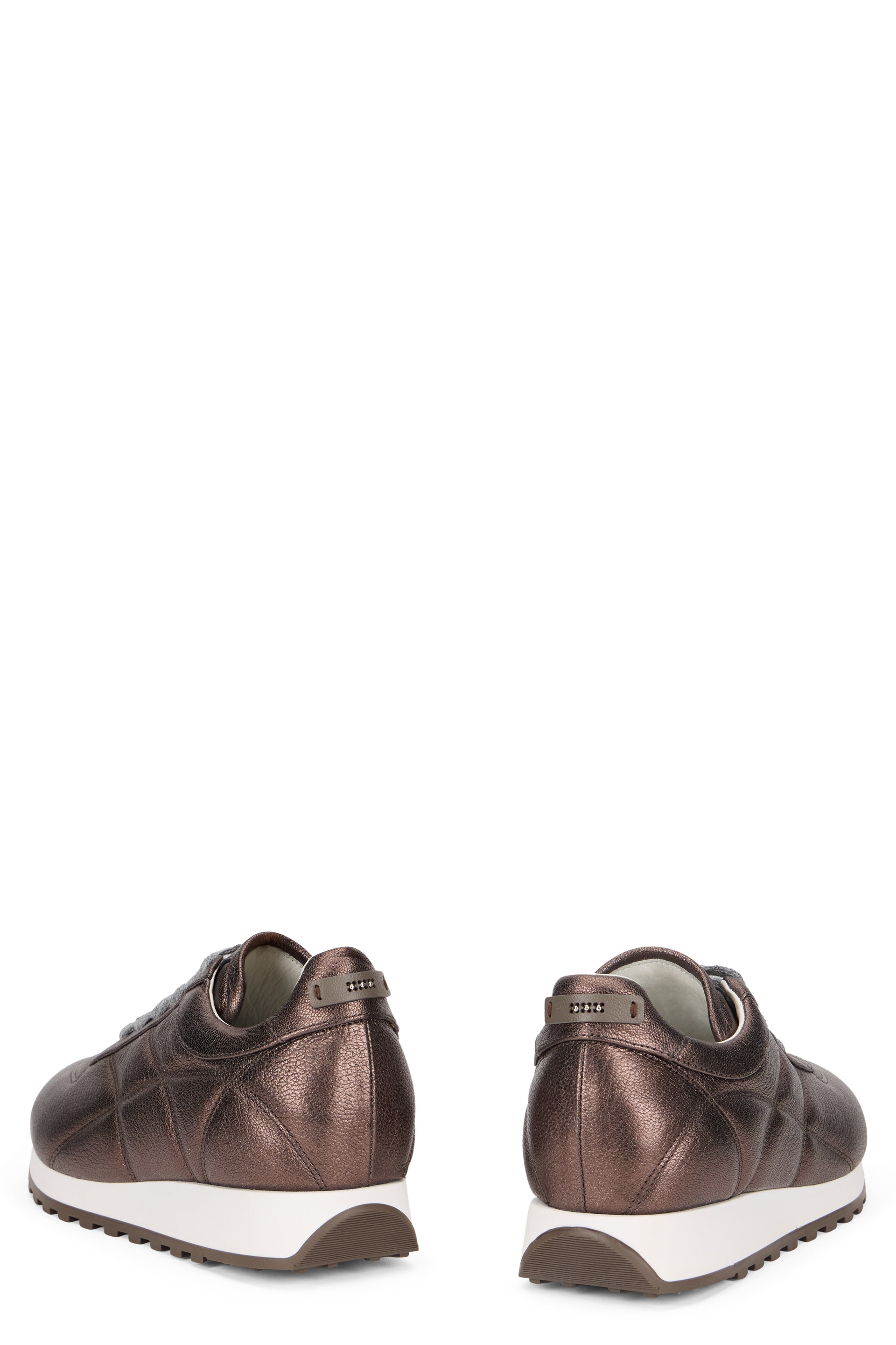 Elegant sneakers in bronze color with casual and comfortable design.