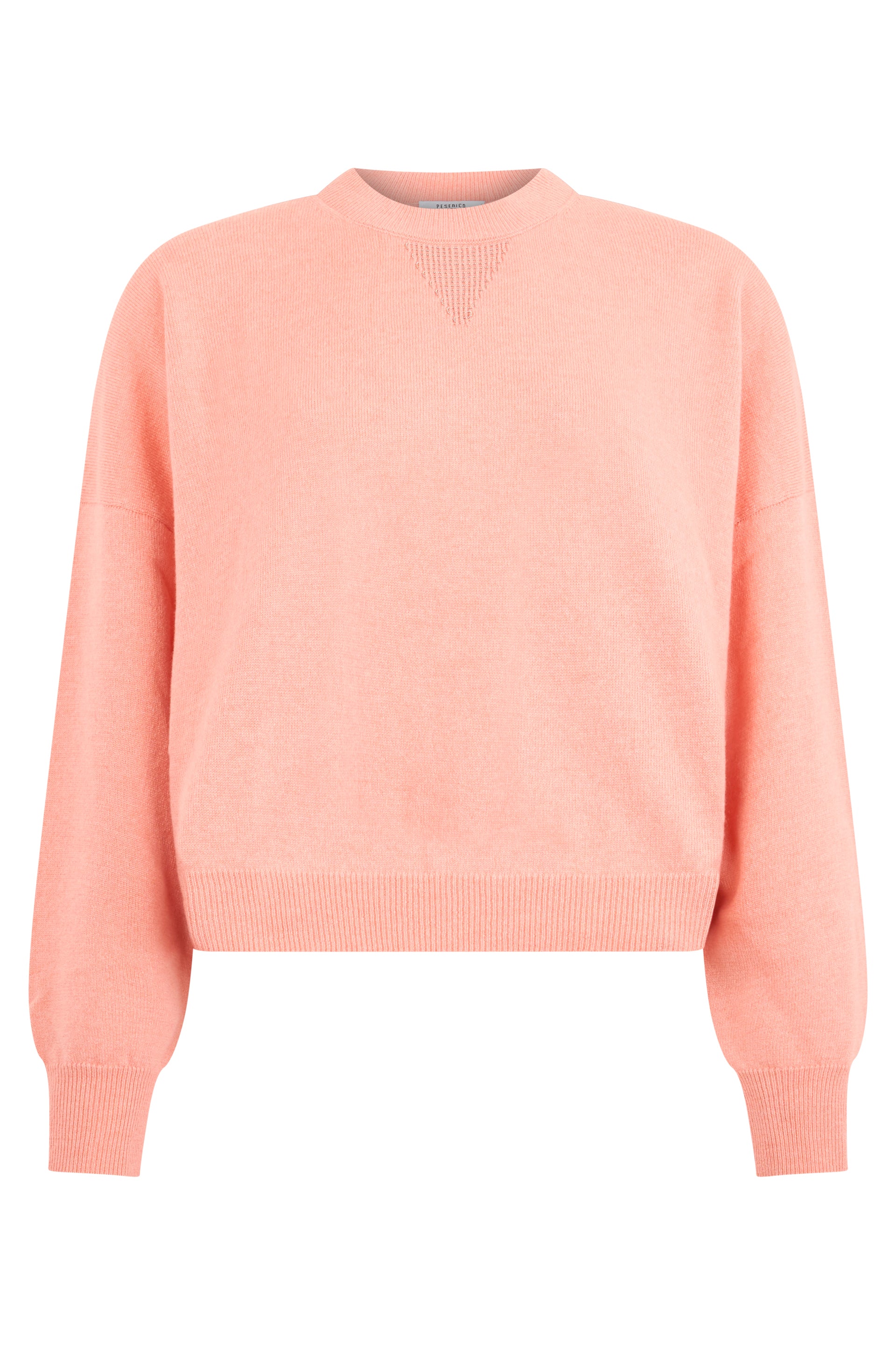Cropped pullover in salmon color with long sleeves.