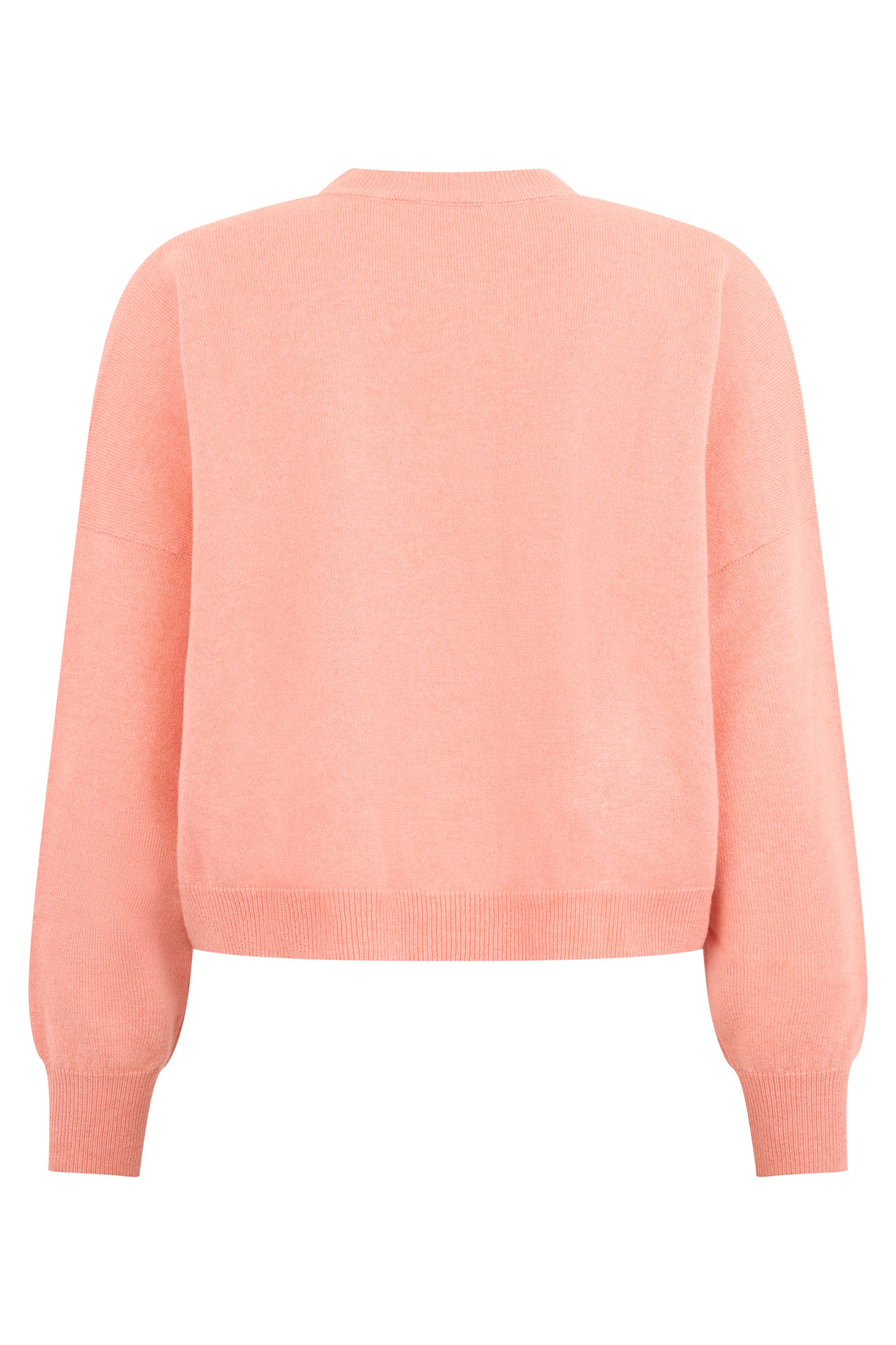 Cropped pullover in salmon color with long sleeves.