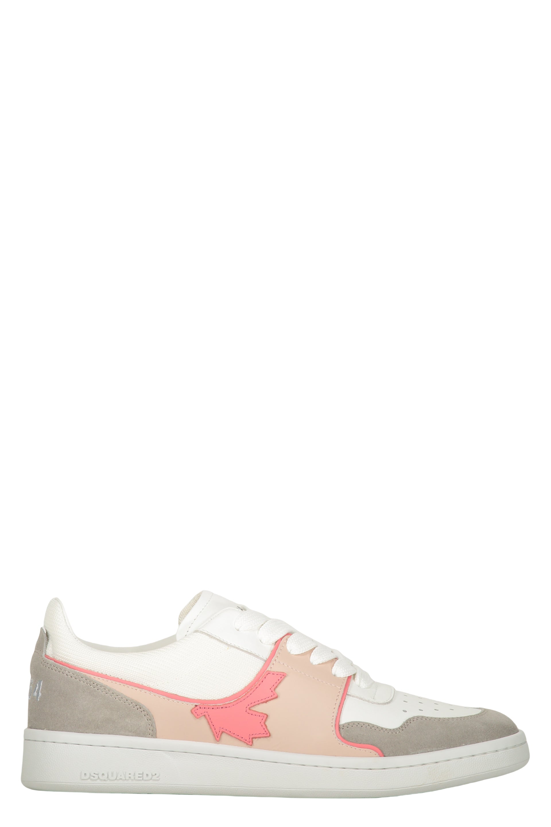 White low sneakers with contrasting details
