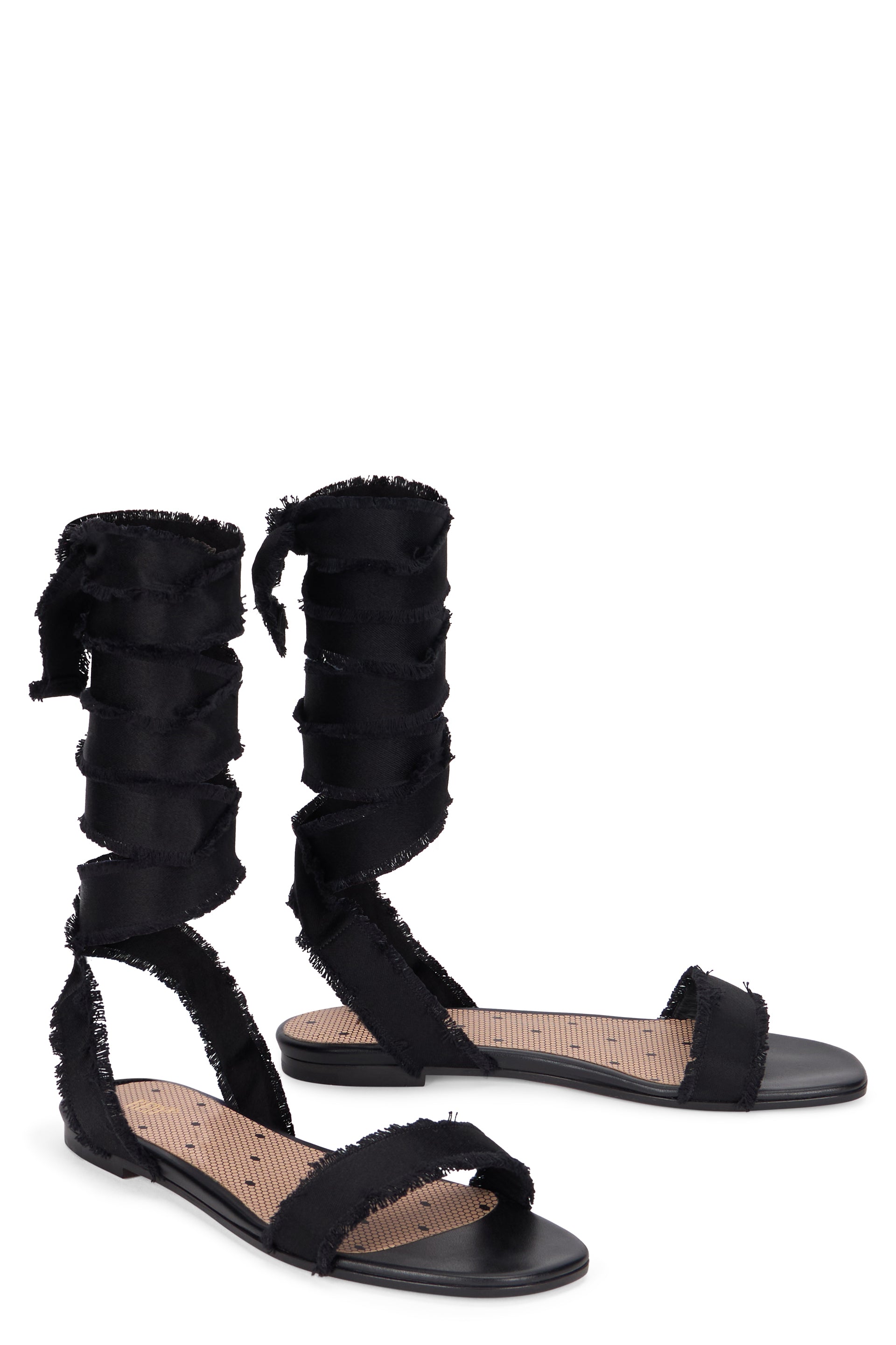 Elegant sandal to the versatile black slave.