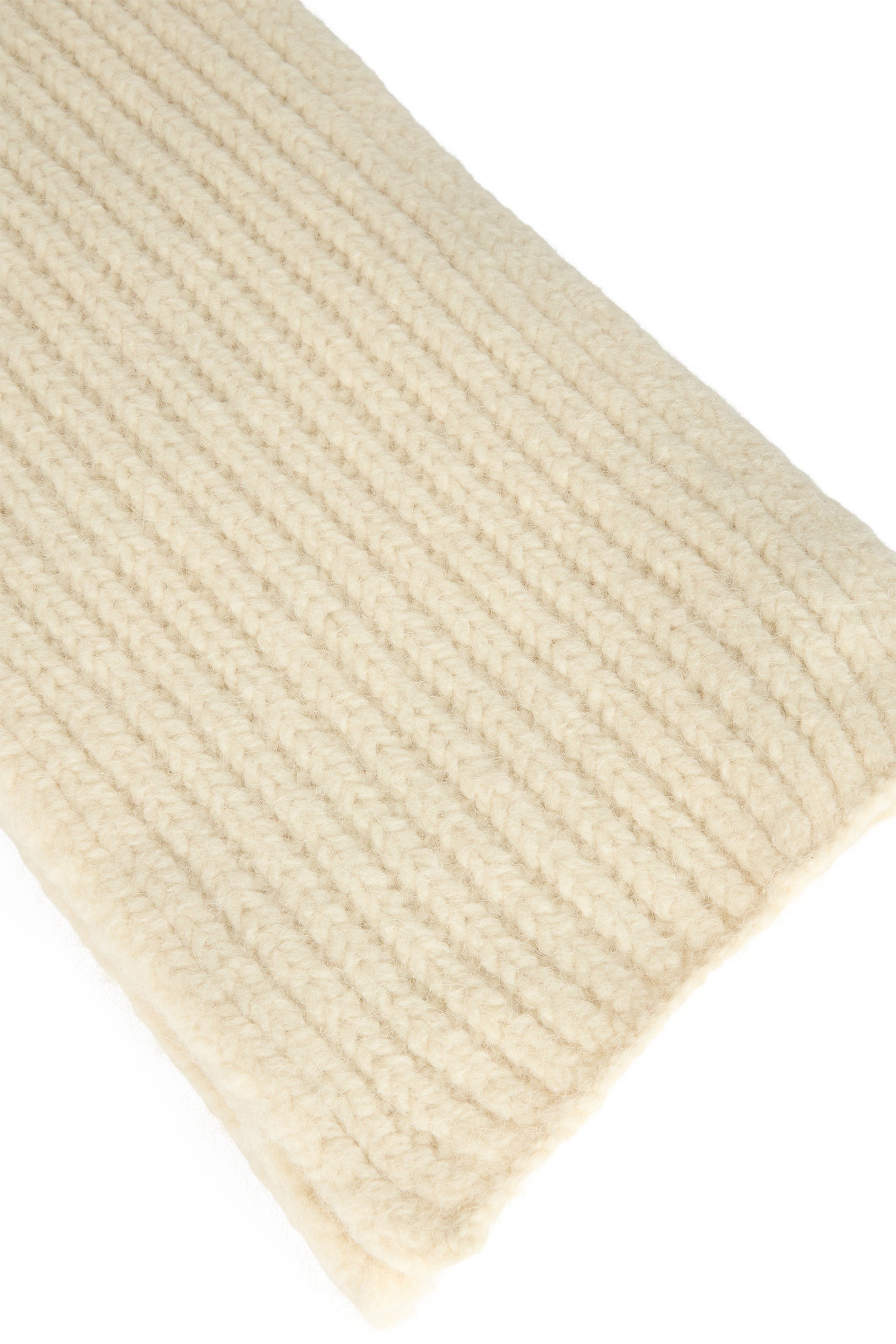 Cream-colored scarf with elegant and minimalist design.