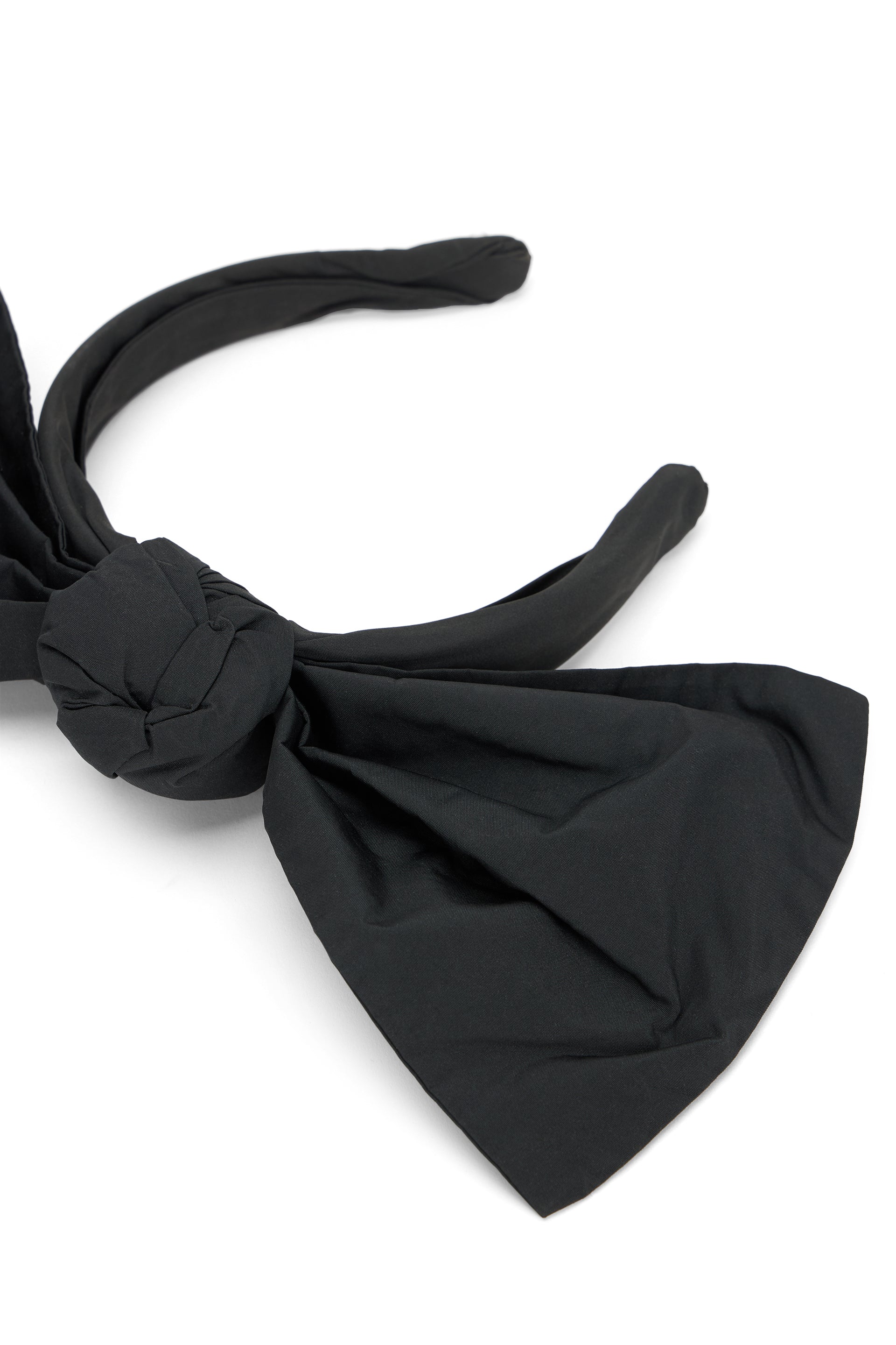 Black hairband with elegant bow.