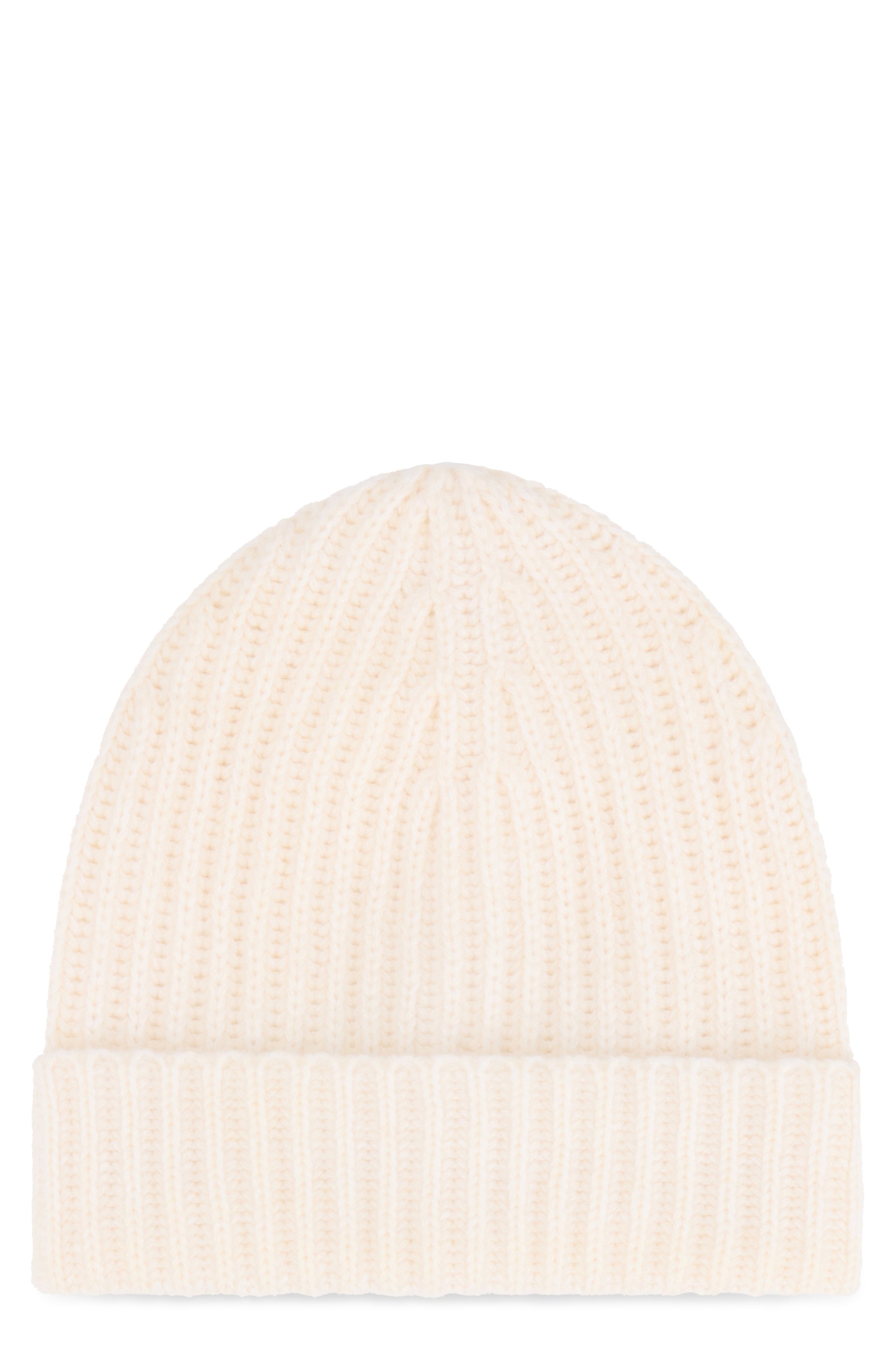 Hat in white cream color with a minimal design and fashionable.
