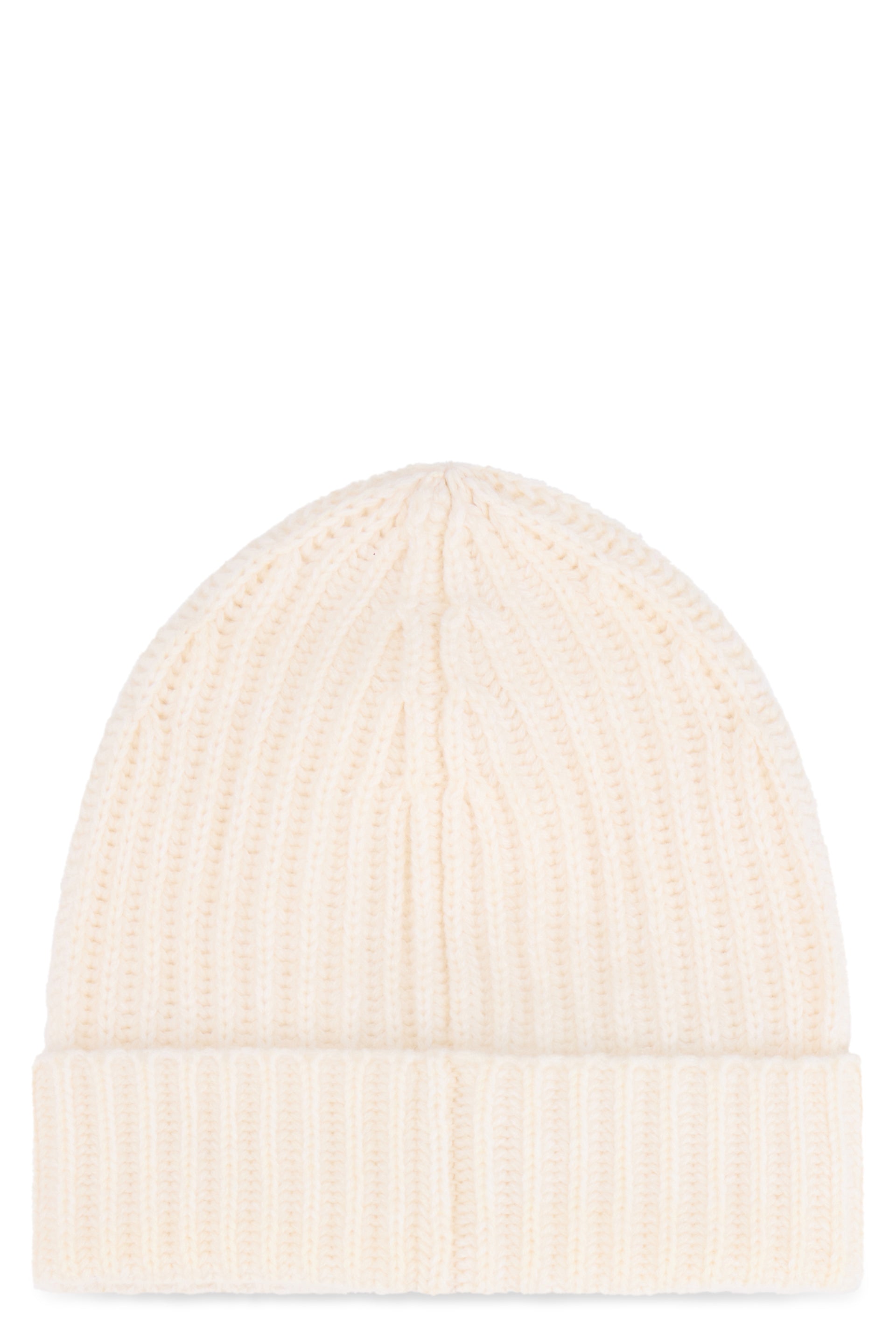 Hat in white cream color with a minimal design and fashionable.
