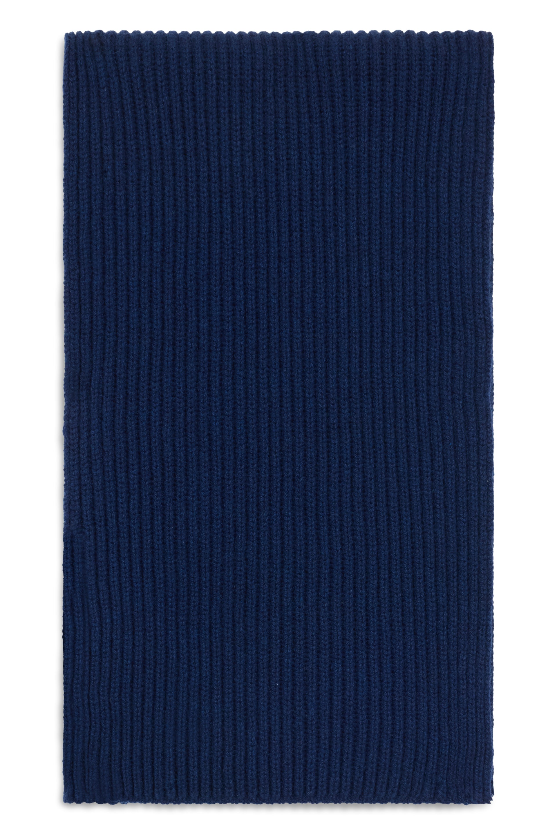 Casual and versatile dark blue scarf, ideal for the winter season.