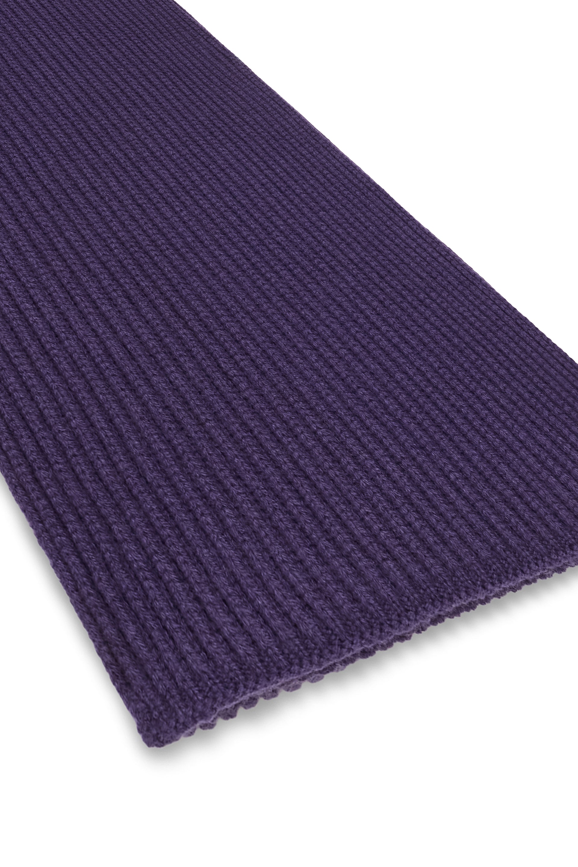 Purple ribbed scarf with a minimalist and versatile design.