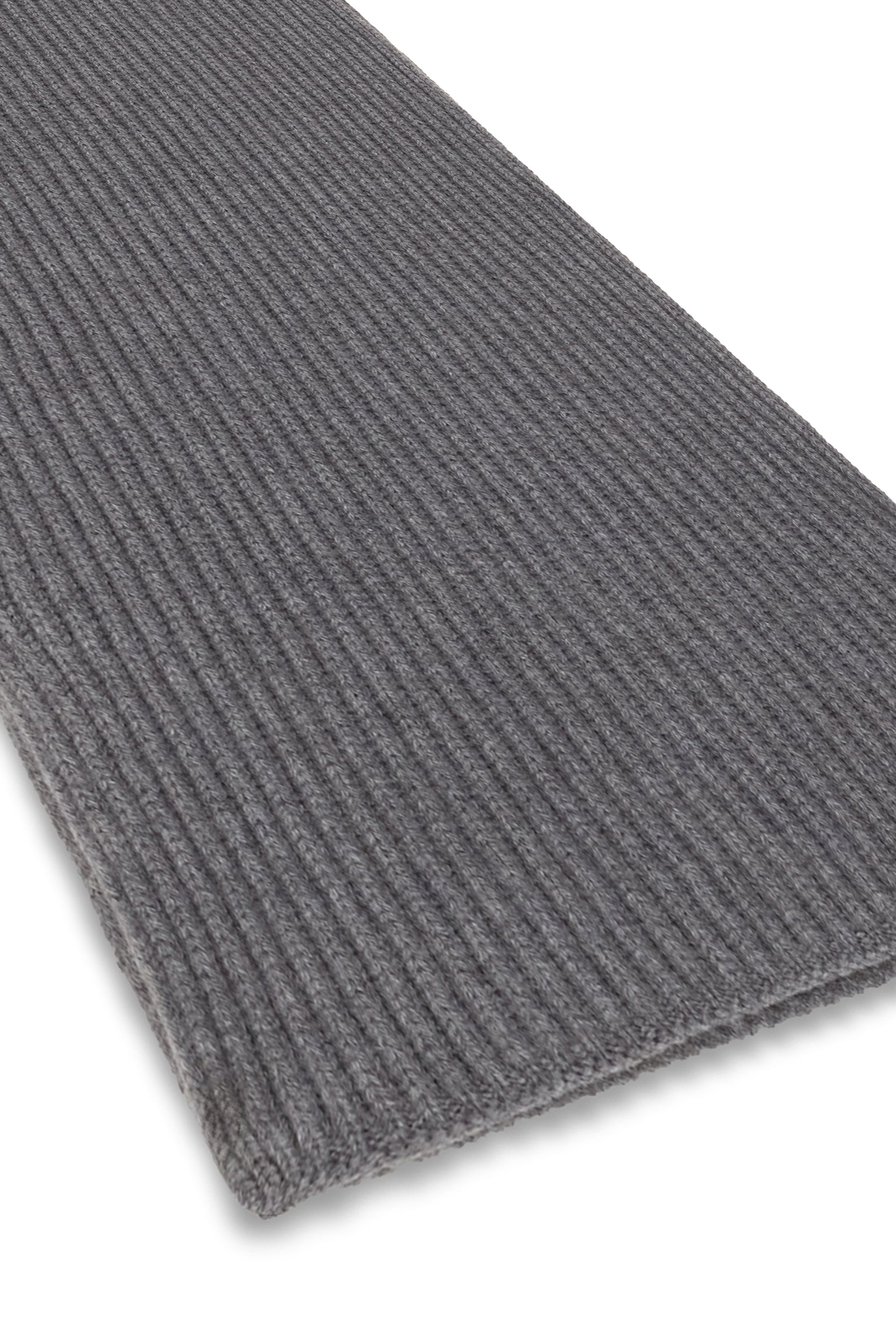 Gray melange scarf, comfortable, warm and versatile.