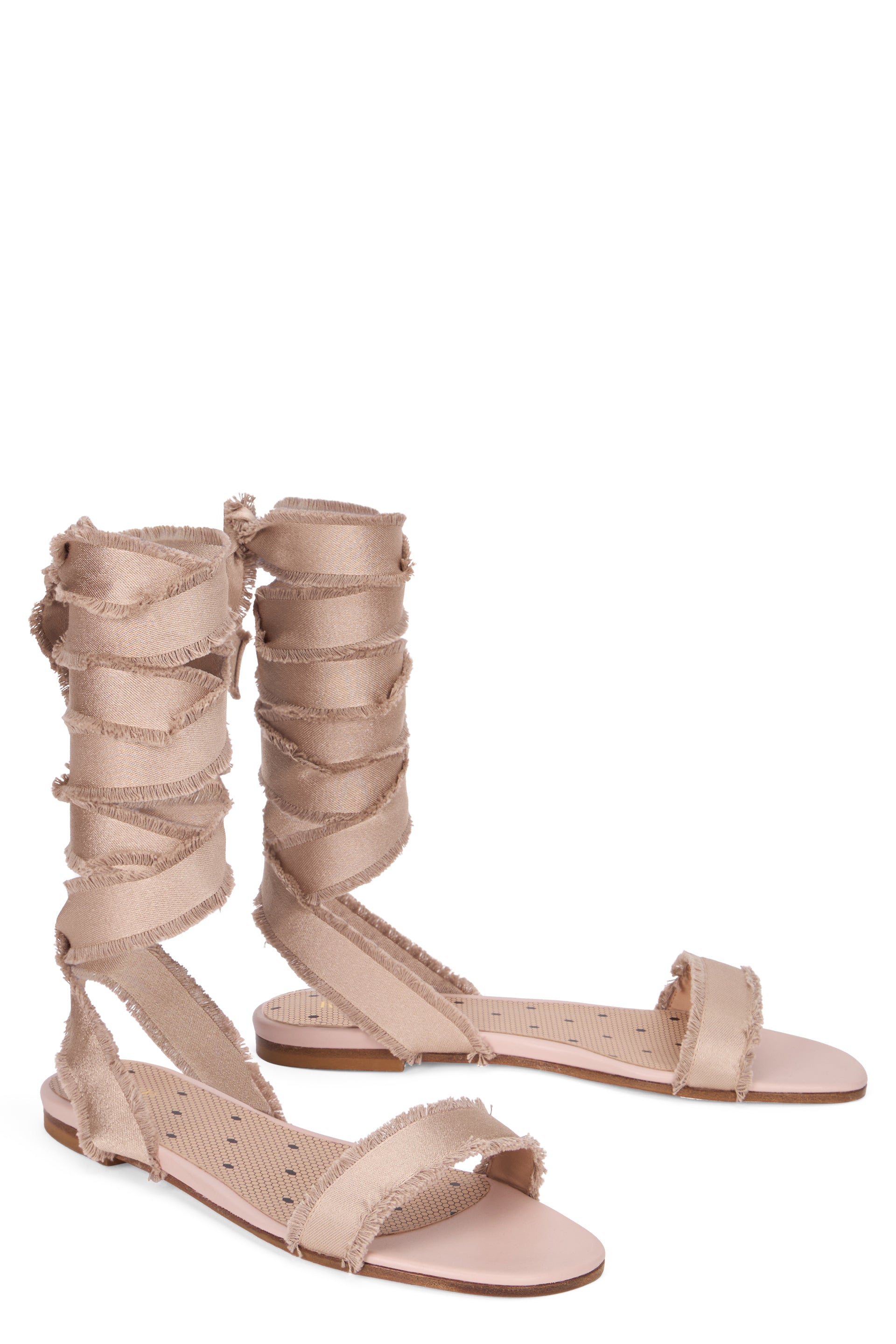 Beige sandal to the elegant slave in soft fabric.