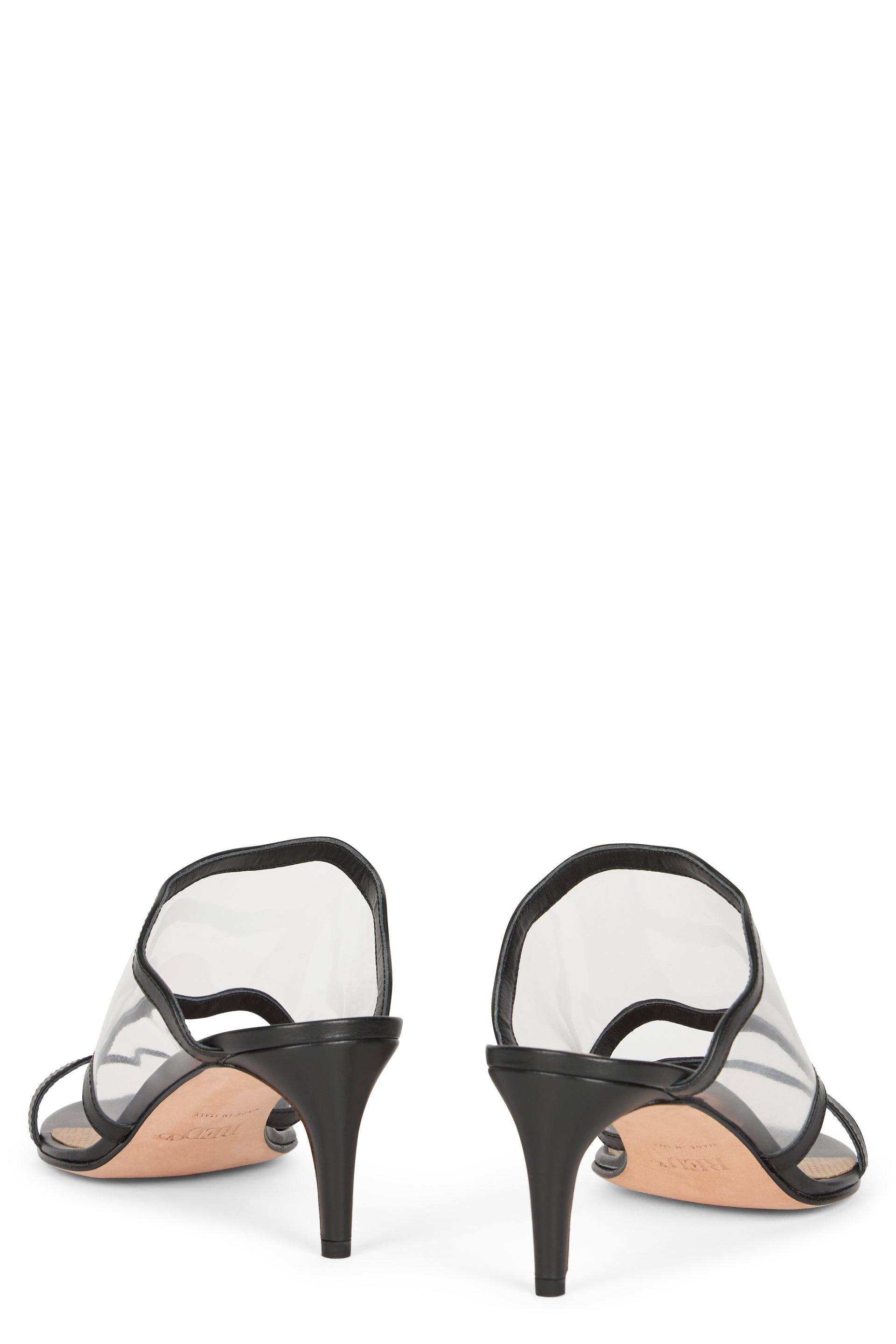 Elegant black sandal with modern and sophisticated heel.