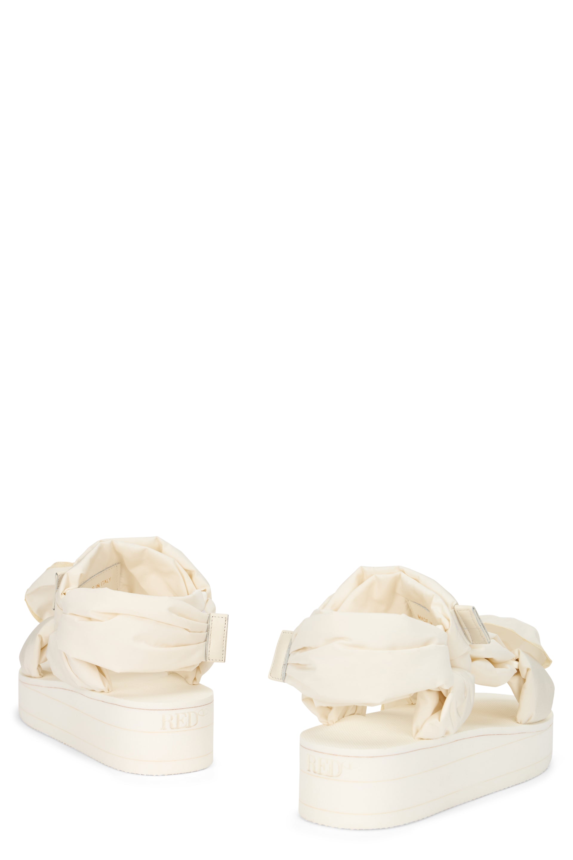 Summer platform sandals in white cream color with a casual and versatile design.