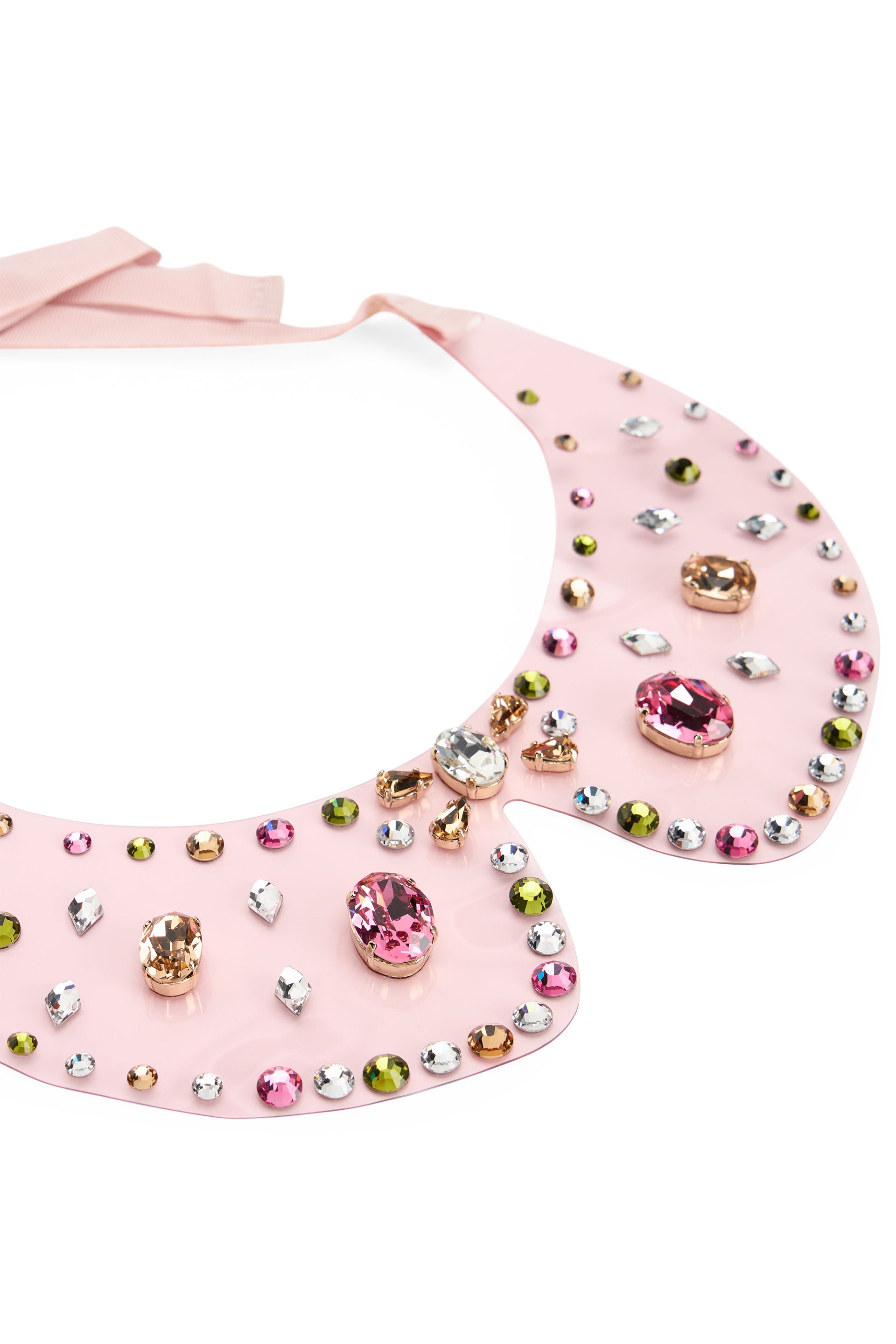 Pink necklace with colorful stones with an elegant and versatile design