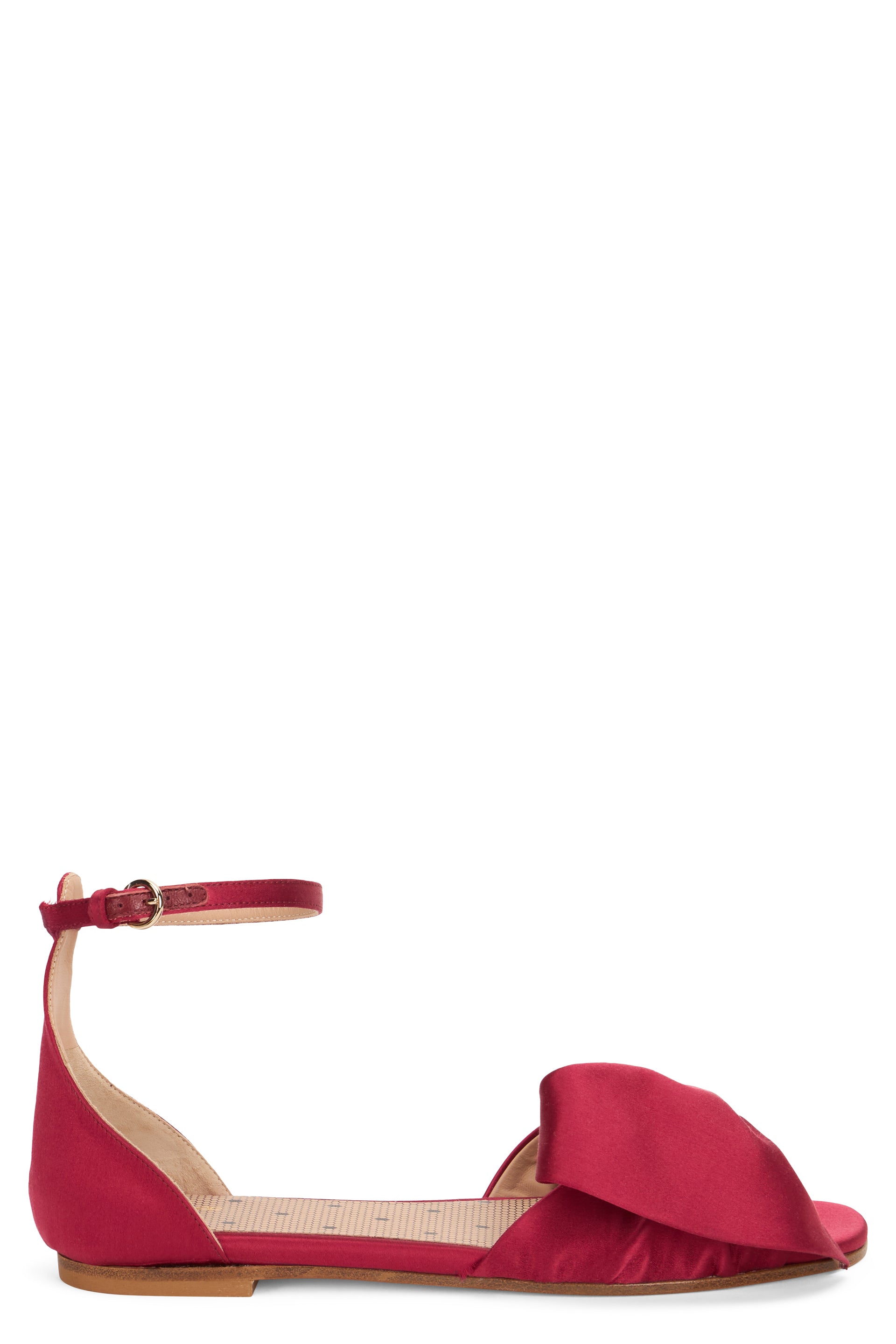 Red sandal with strap in an elegant and refined design.