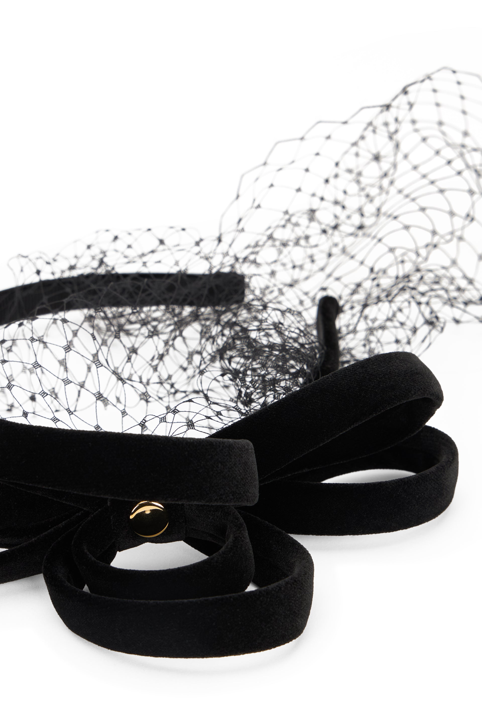 Elegant black hairband with bow, ideal for any occasion.