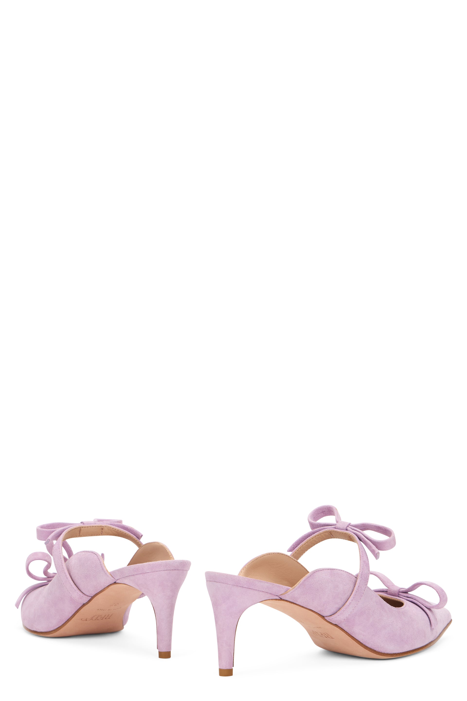 Mid-heeled shoes in pink, minimal and chic.